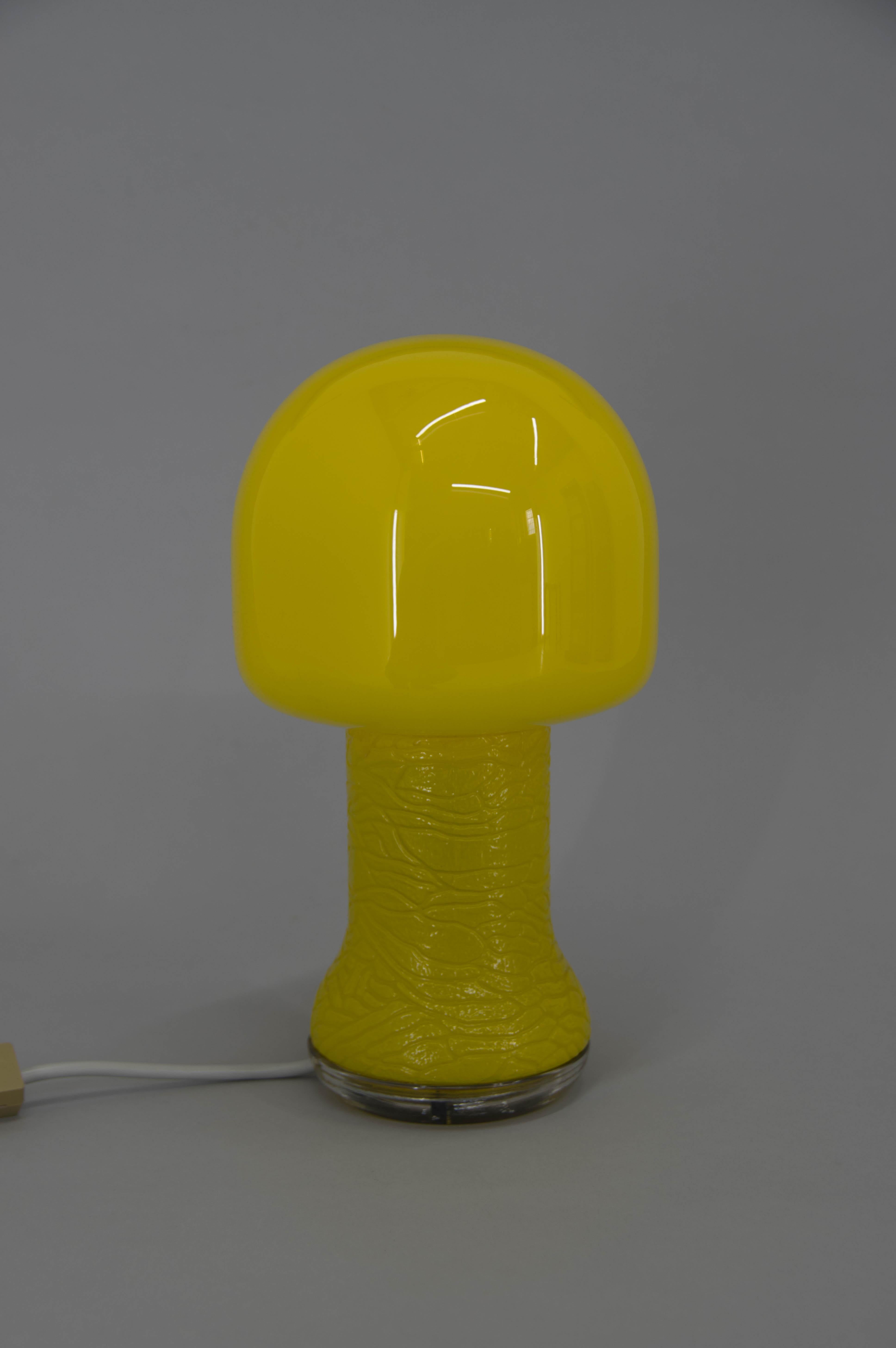 Yellow glass table lamp produced in Germany in 1970s
Very good original condition
1x60W, E25-E27 bulb
US plug adapter included