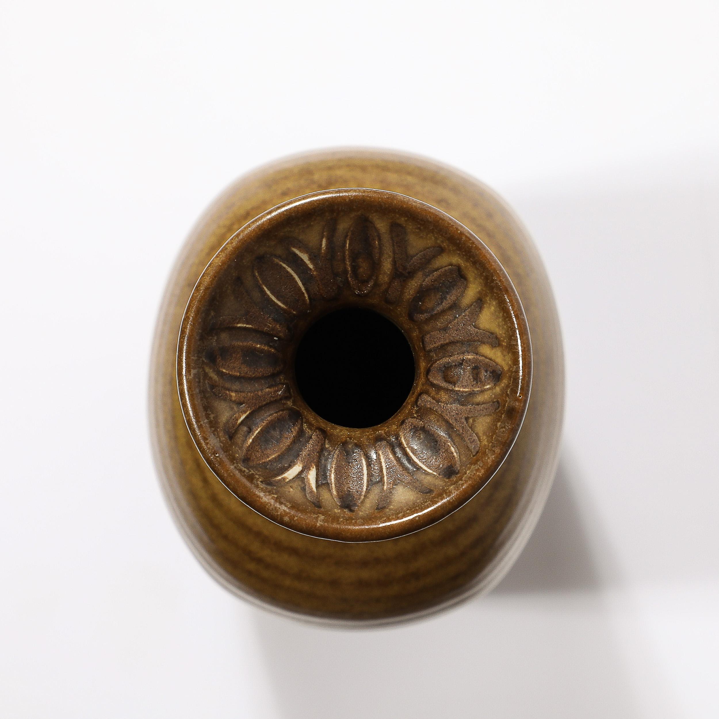 Vaso a righe giallo ocra e umido di metà secolo di Gunnar Nylund per Rörstrand in vendita 3