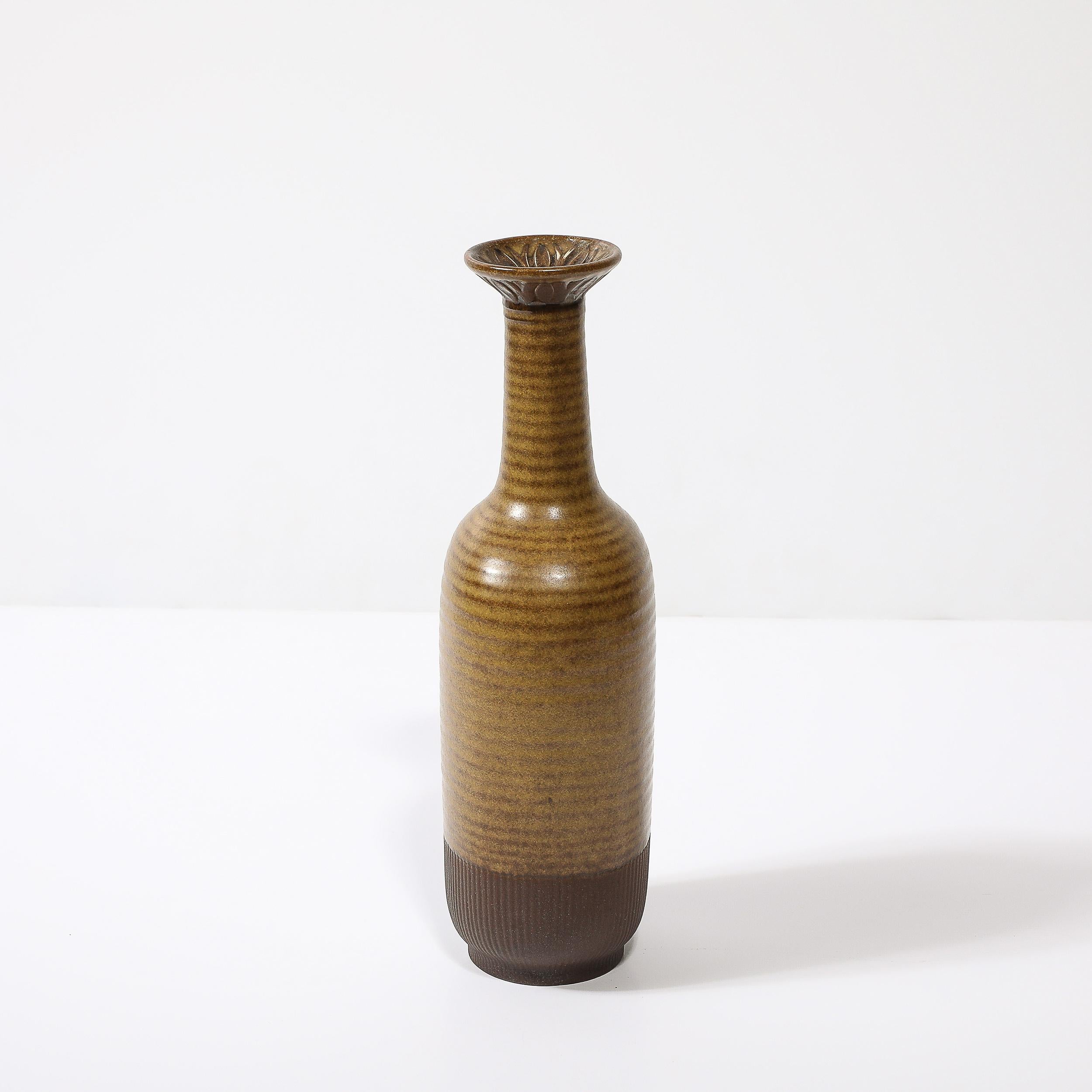 Vaso a righe giallo ocra e umido di metà secolo di Gunnar Nylund per Rörstrand in vendita 1
