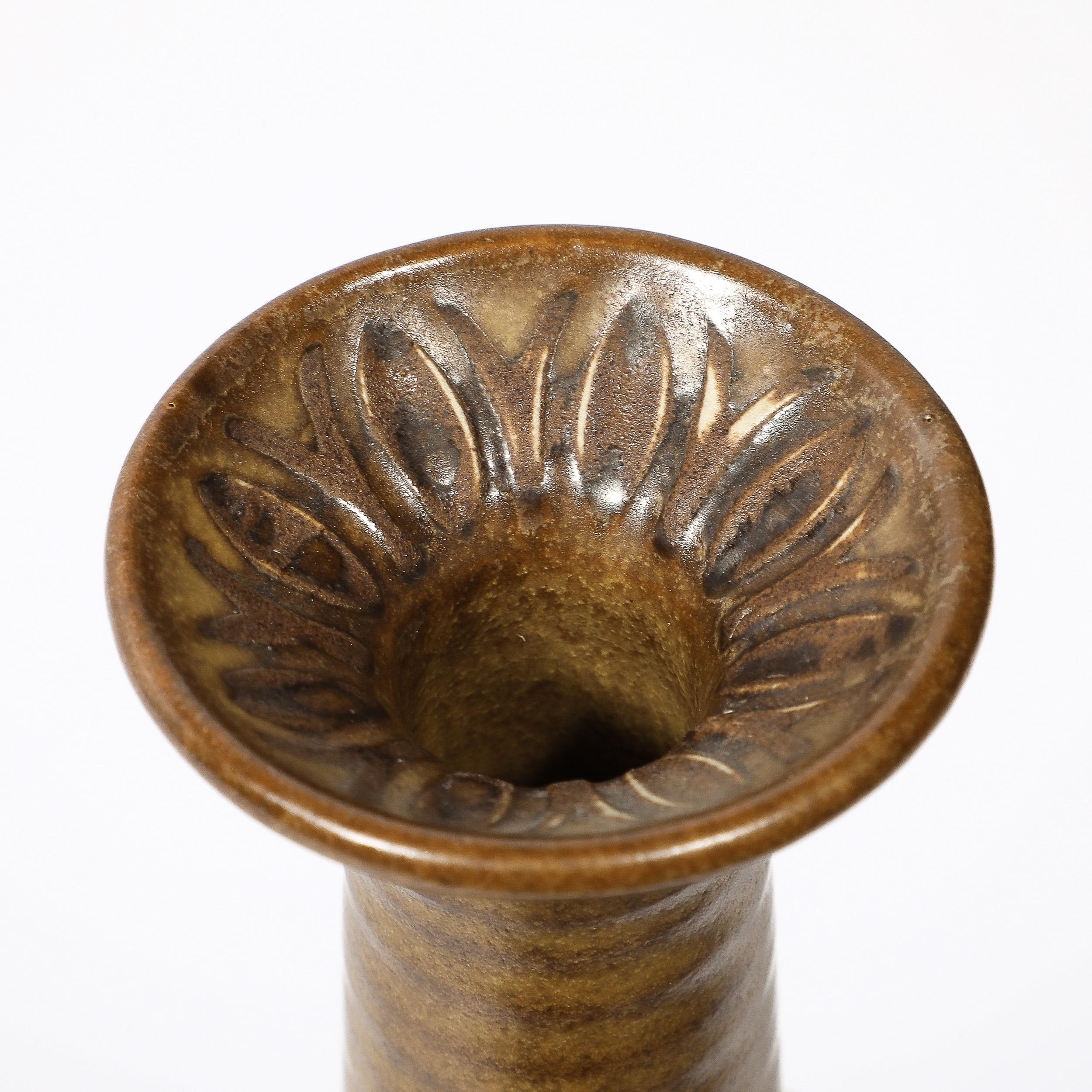 Vaso a righe giallo ocra e umido di metà secolo di Gunnar Nylund per Rörstrand in vendita 2