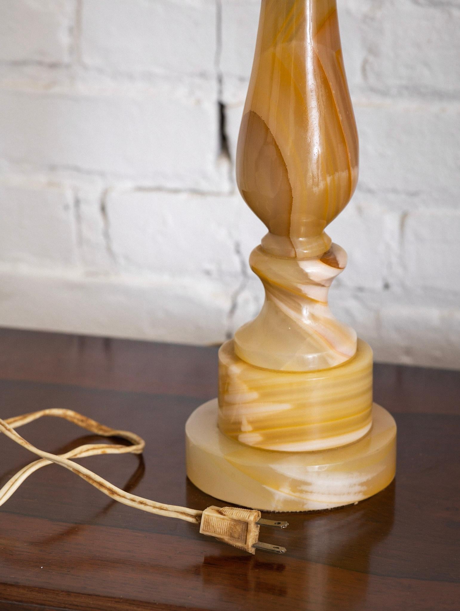 Mexican Mid-Century Yellow Onyx Table Lamp For Sale