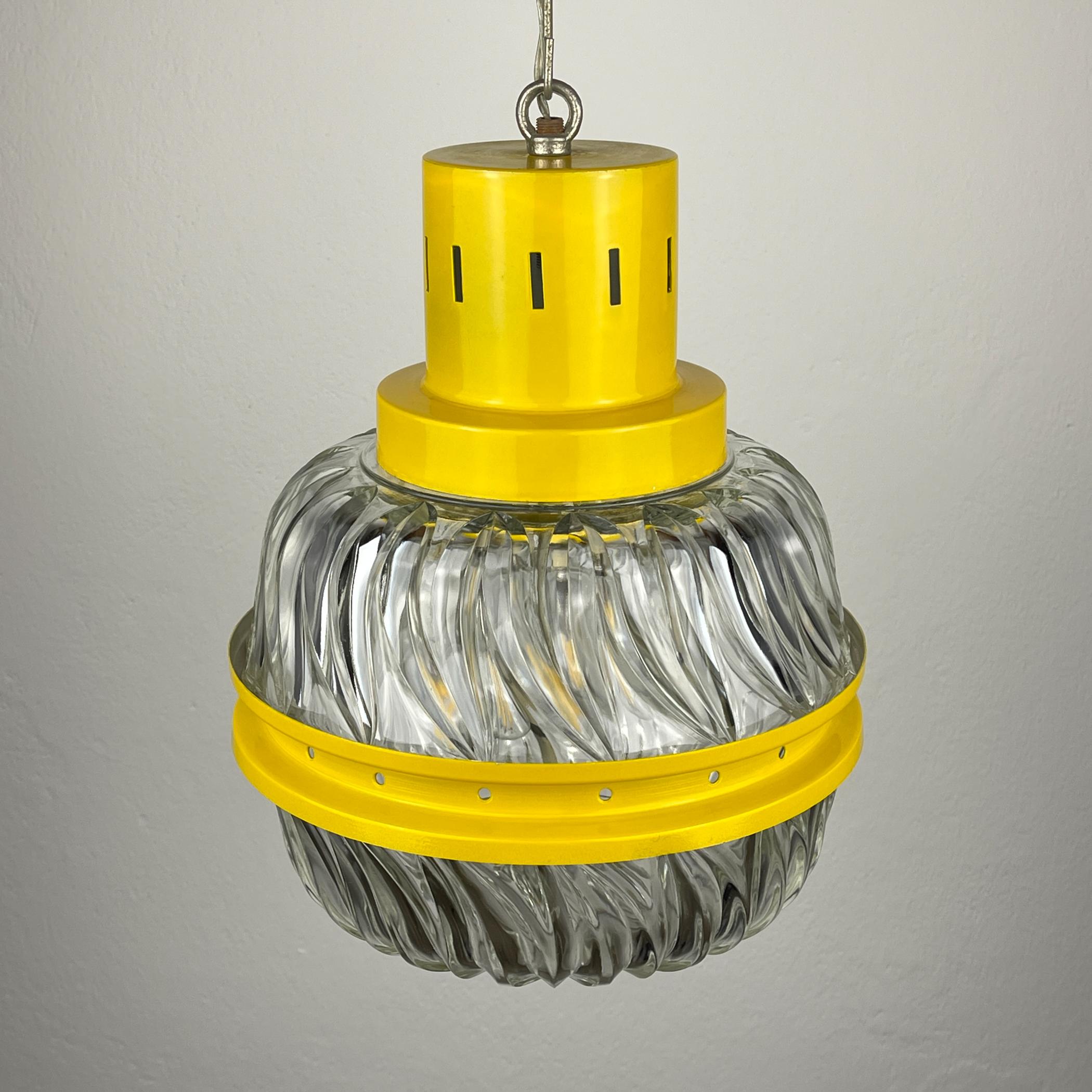 Mid-century yellow pendant lamp, Italy 1960s For Sale 3