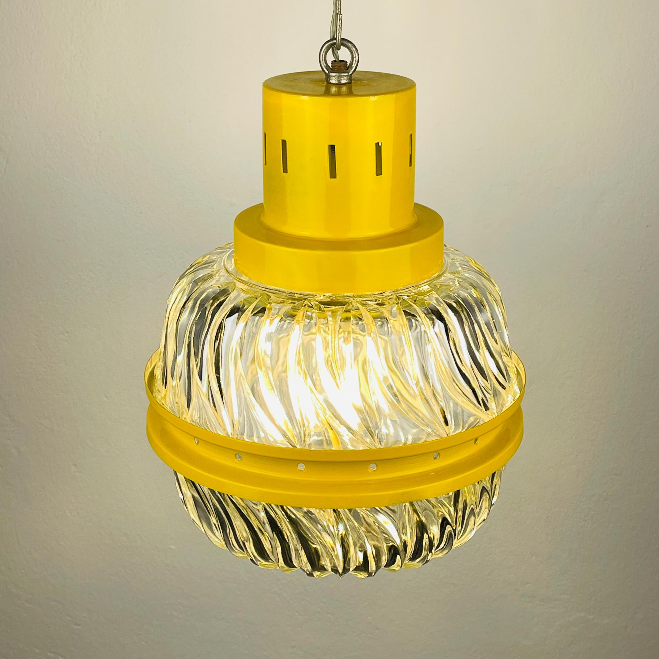 Mid-century yellow pendant lamp, Italy 1960s For Sale 8