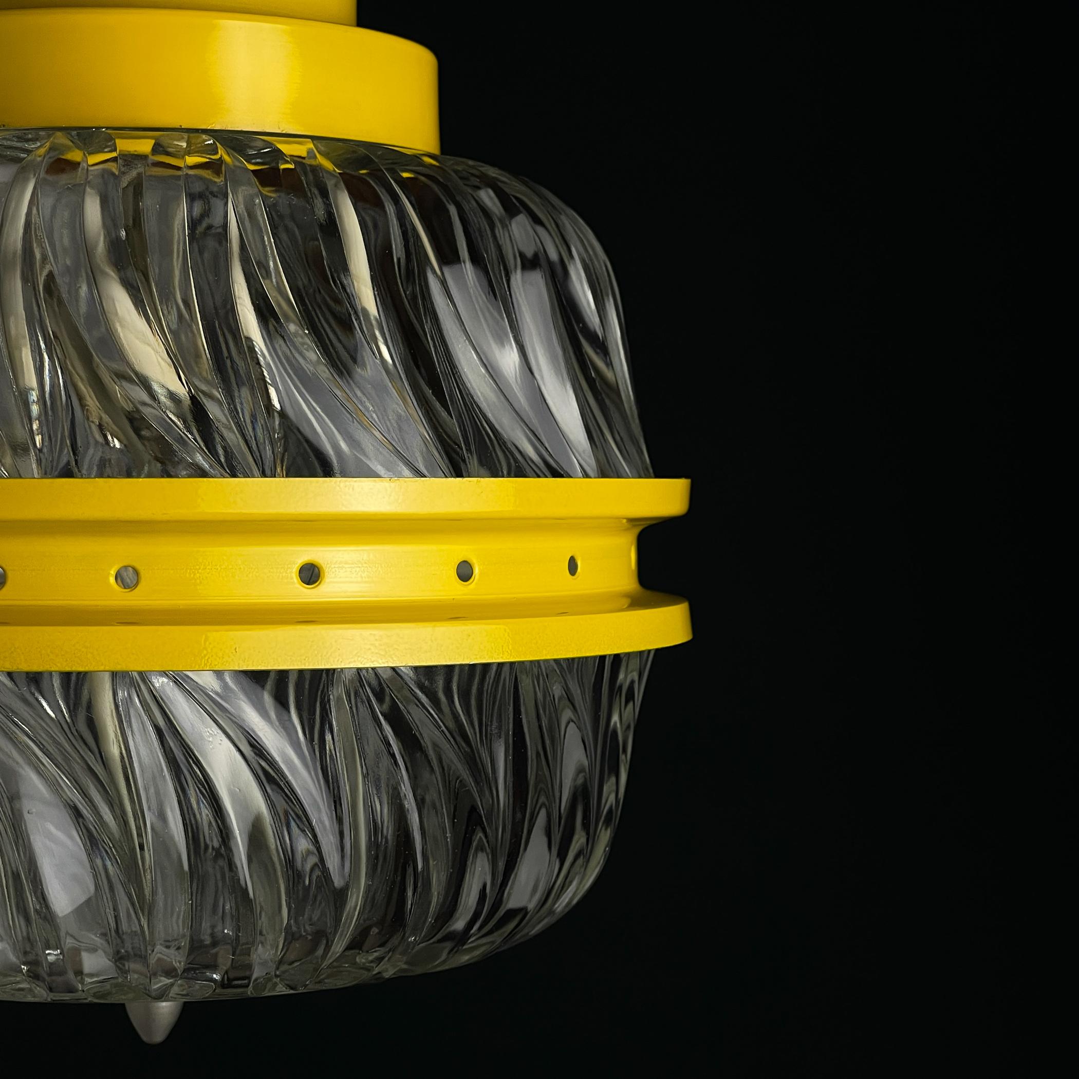 Mid-century yellow pendant lamp, Italy 1960s For Sale 1
