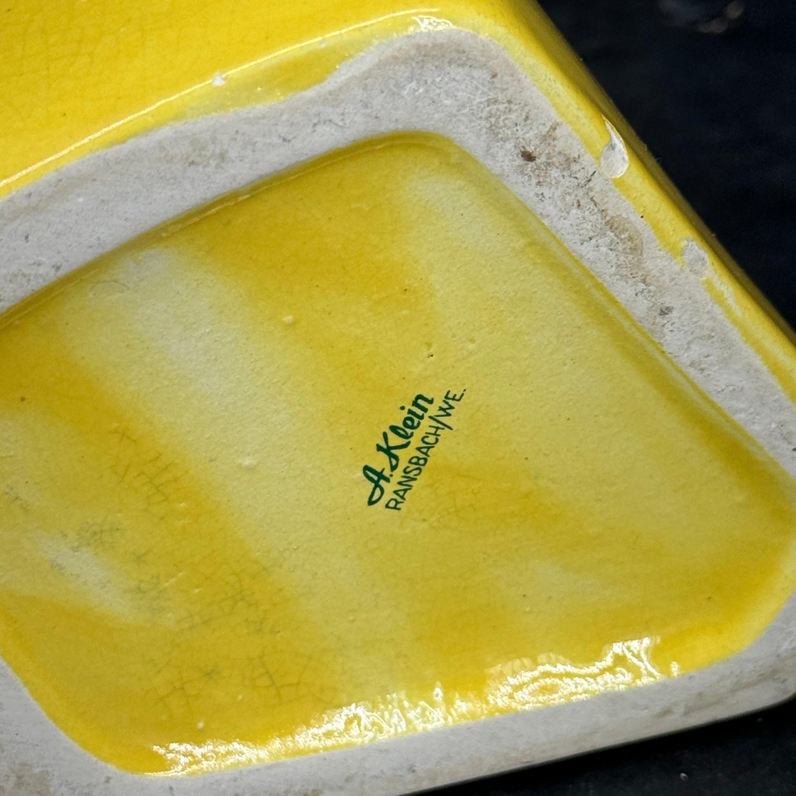 Pichet carafe en céramique jaune Pernod du milieu du siècle dernier en vente 2