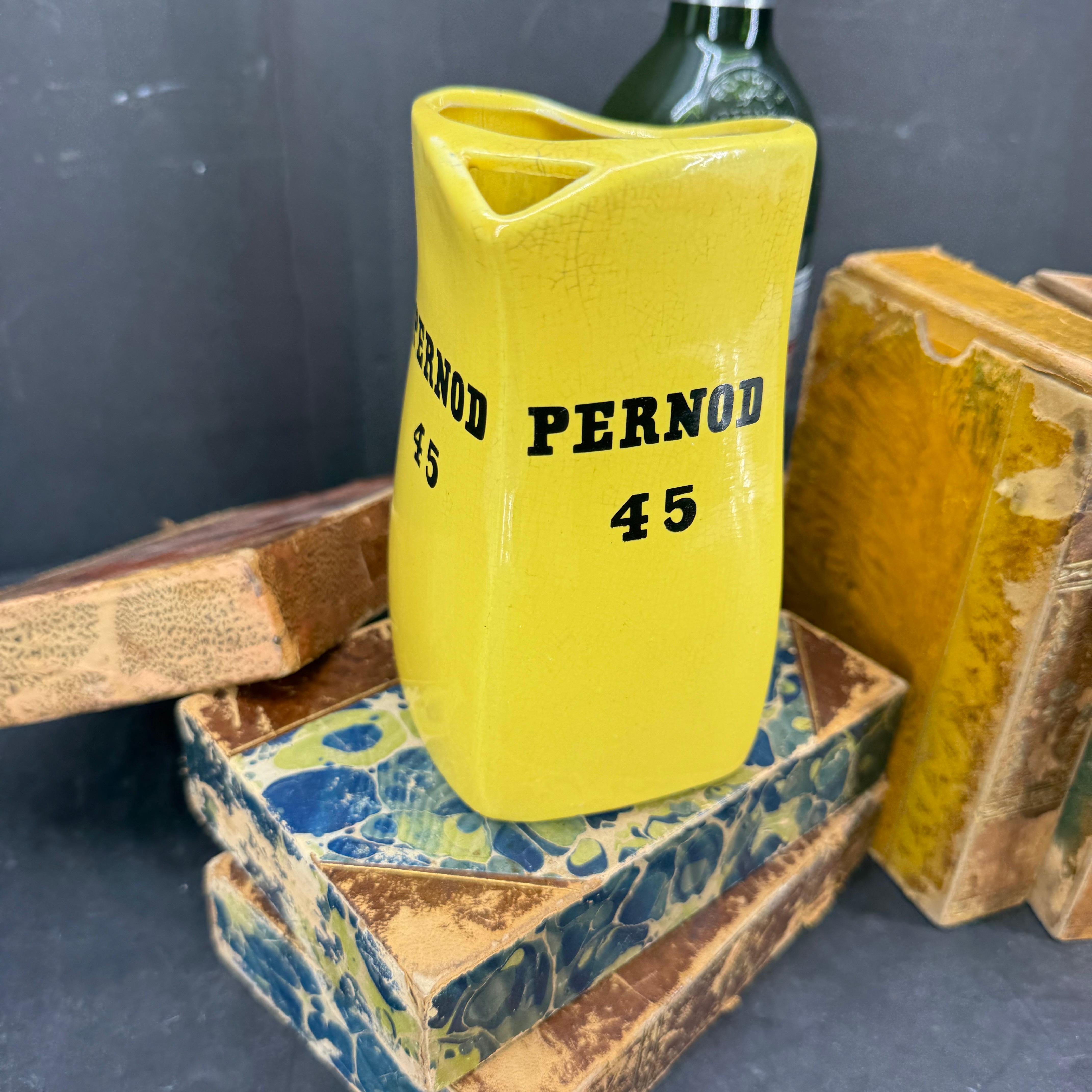 Américain Pichet carafe en céramique jaune Pernod du milieu du siècle dernier en vente