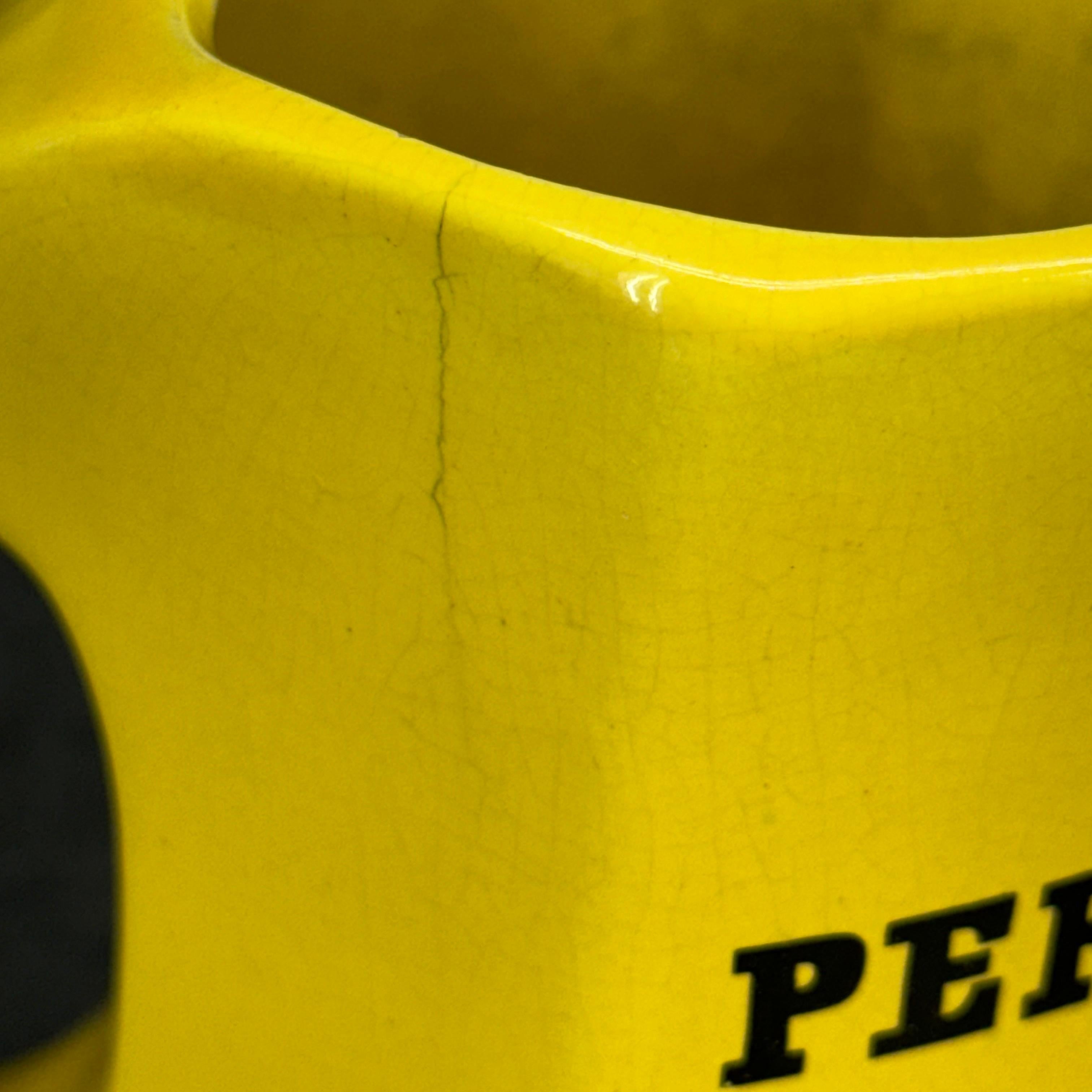 Céramique Pichet carafe en céramique jaune Pernod du milieu du siècle dernier en vente