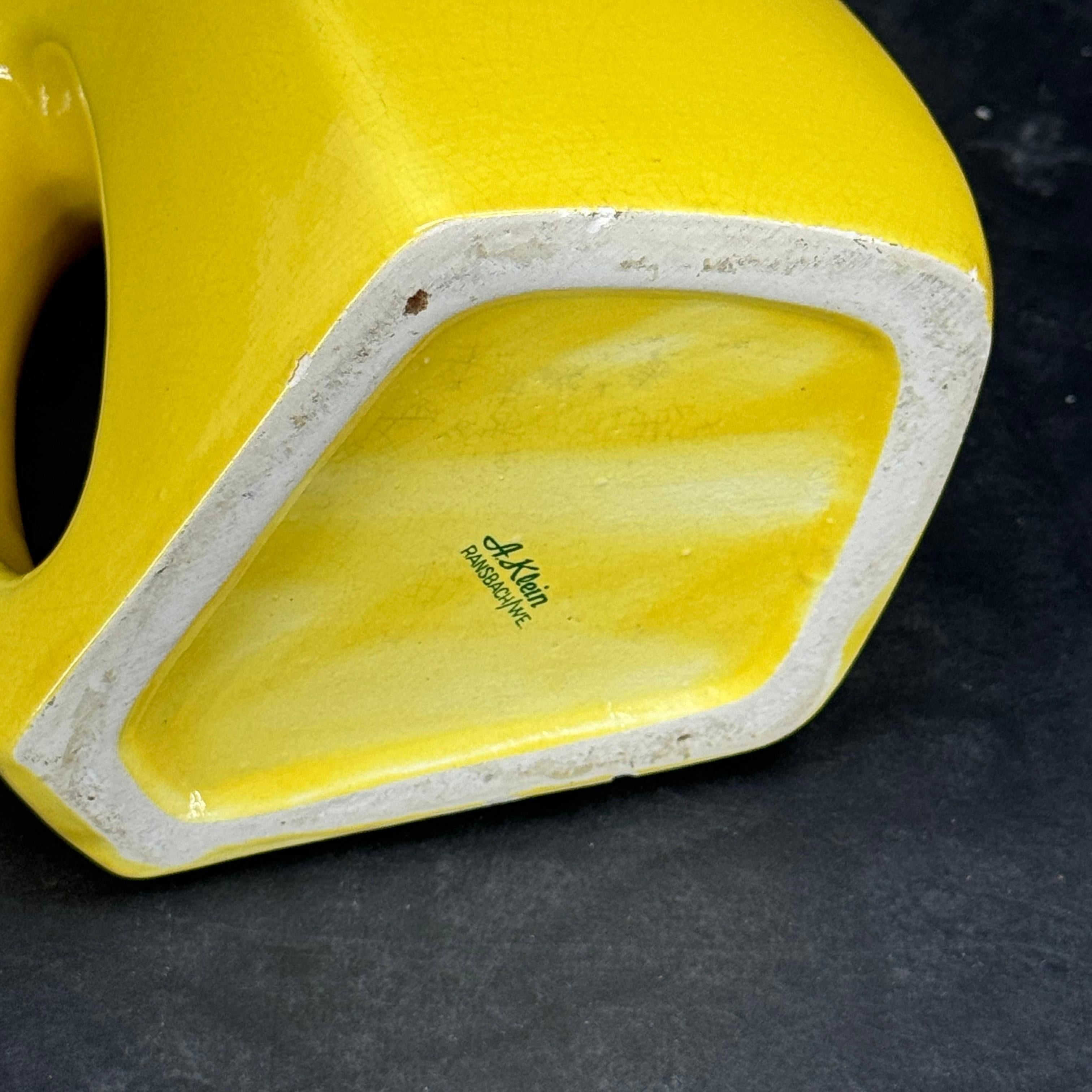 Pichet carafe en céramique jaune Pernod du milieu du siècle dernier en vente 1