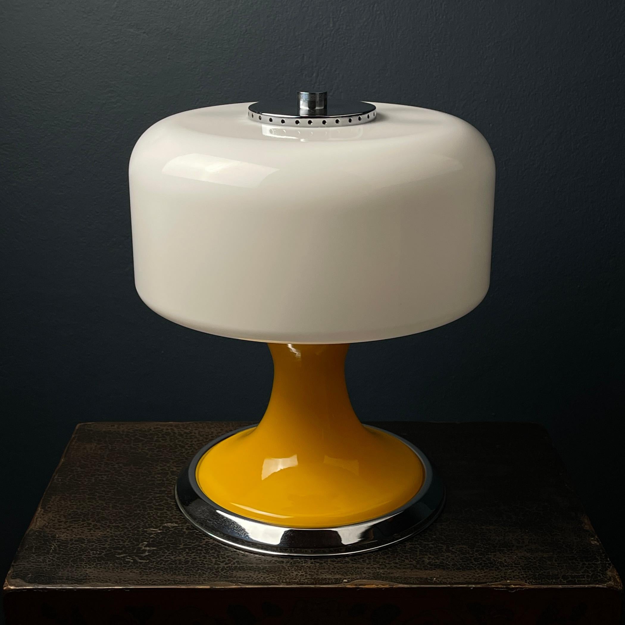 Lampe de table jaune mi-siècle, Italie, années 1970 en vente 4