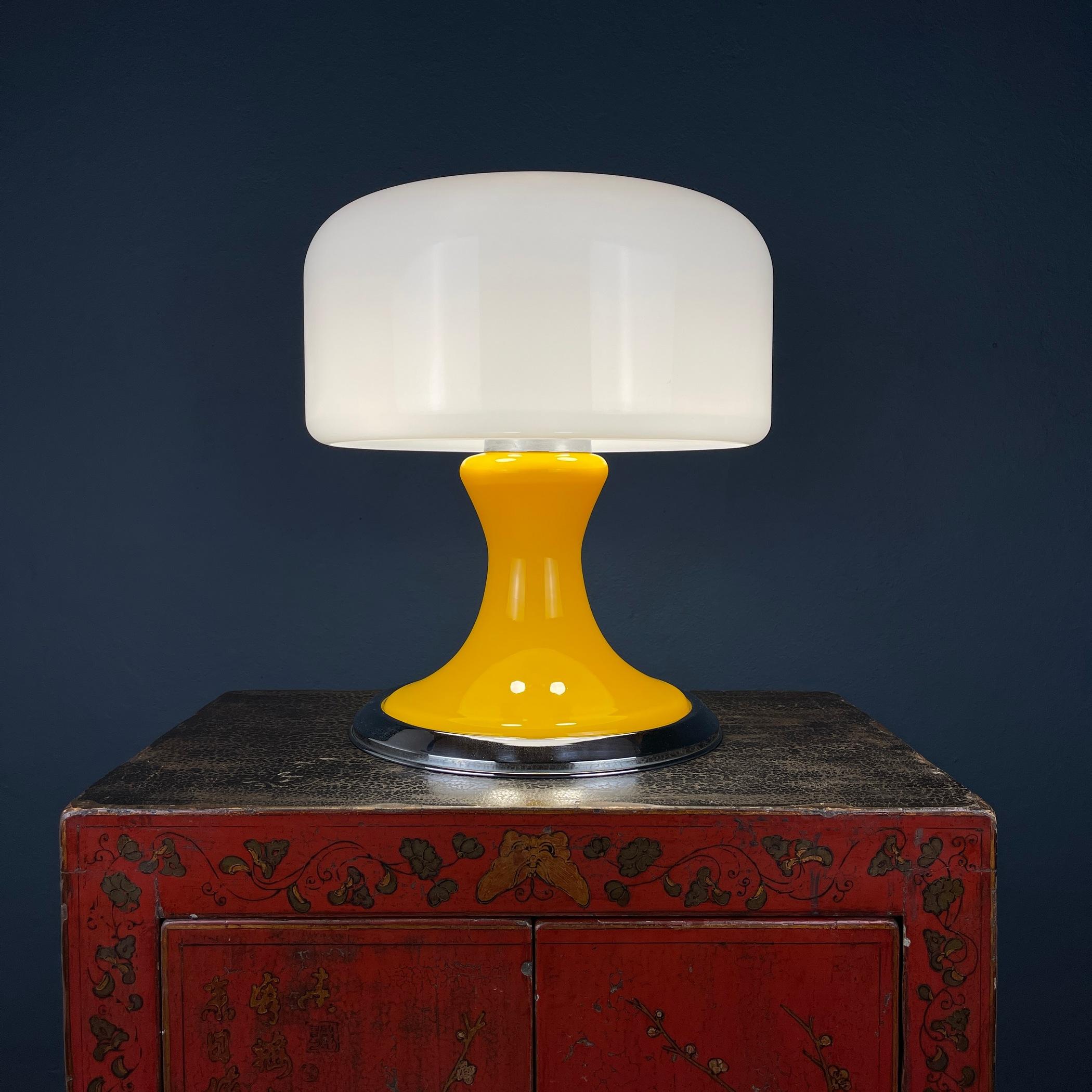 Lampe de table jaune mi-siècle, Italie, années 1970 en vente 6
