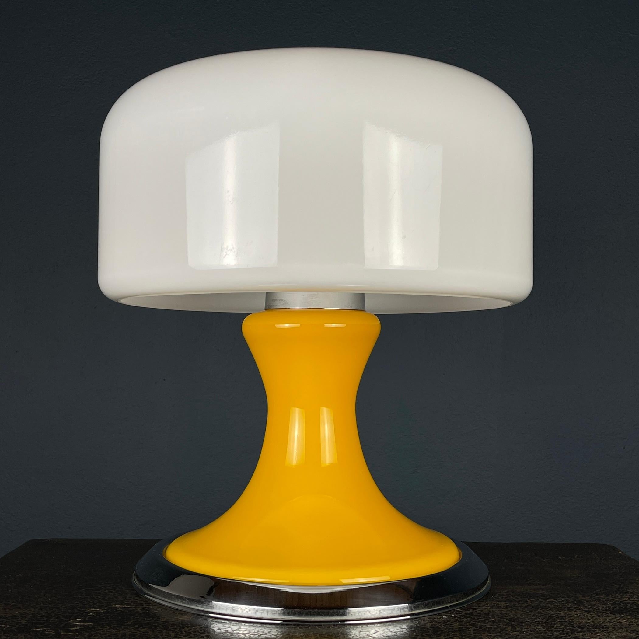 Mid-century yellow table lamp Italy 1970s In Good Condition For Sale In Miklavž Pri Taboru, SI