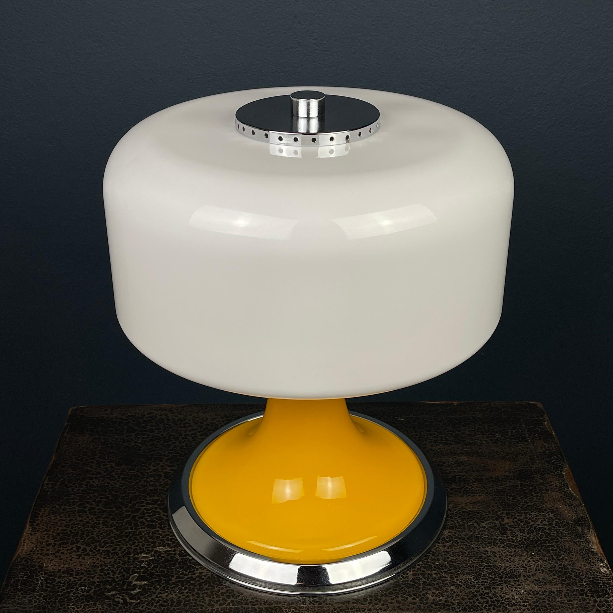 Metal Mid-century yellow table lamp Italy 1970s For Sale