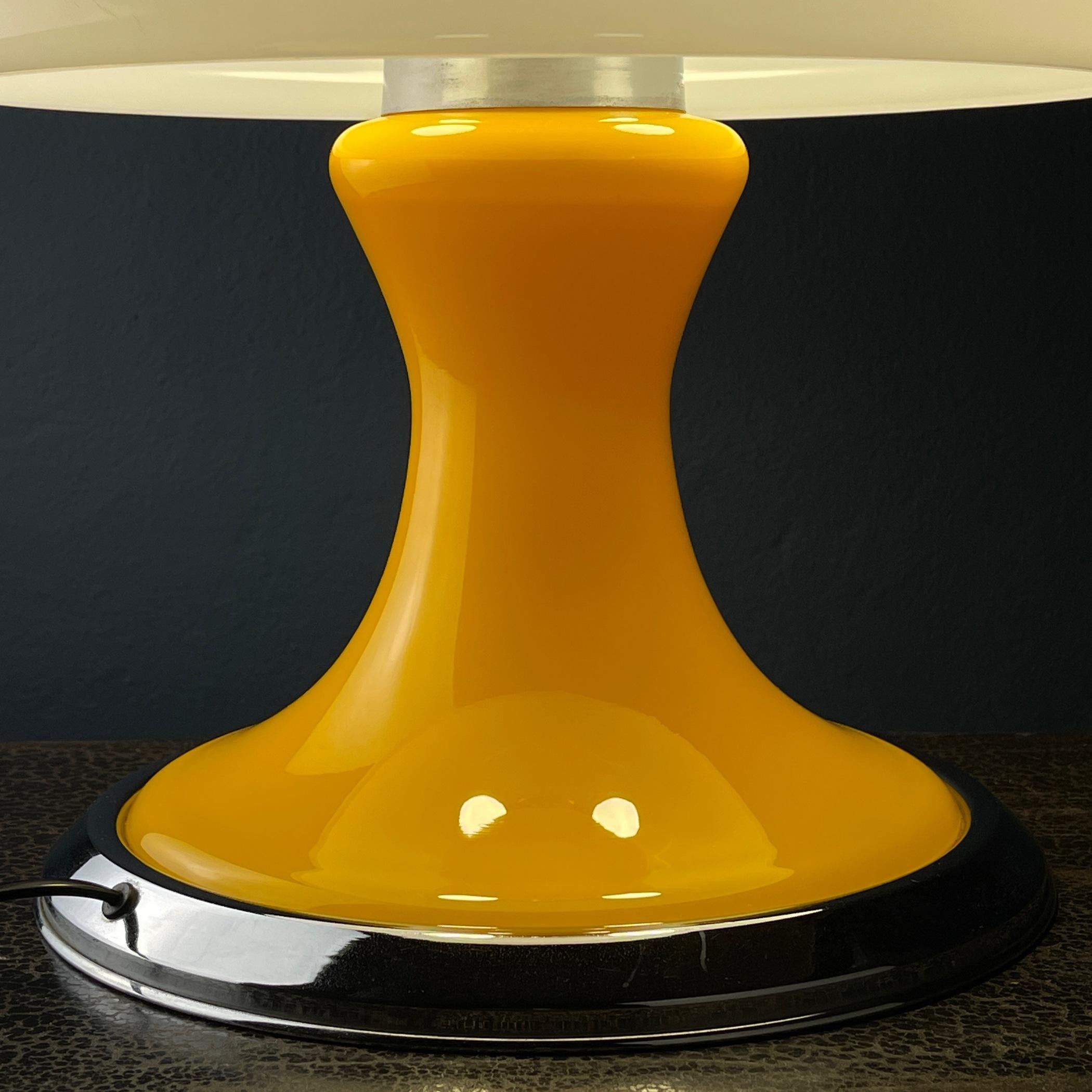 Mid-century yellow table lamp Italy 1970s For Sale 1