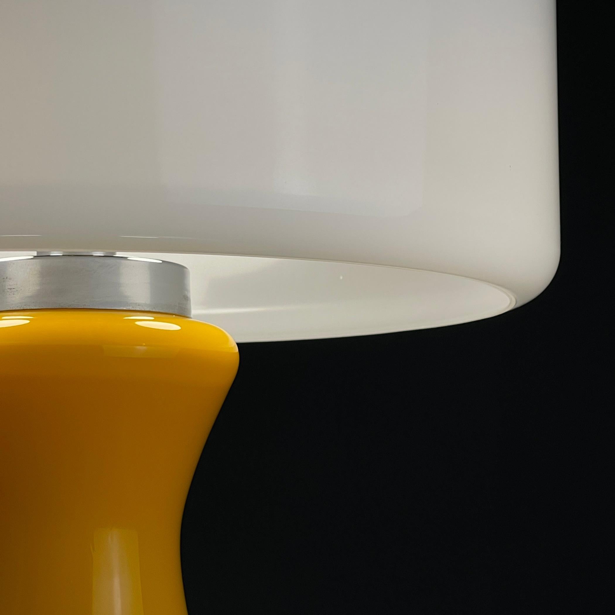 Lampe de table jaune mi-siècle, Italie, années 1970 en vente 2