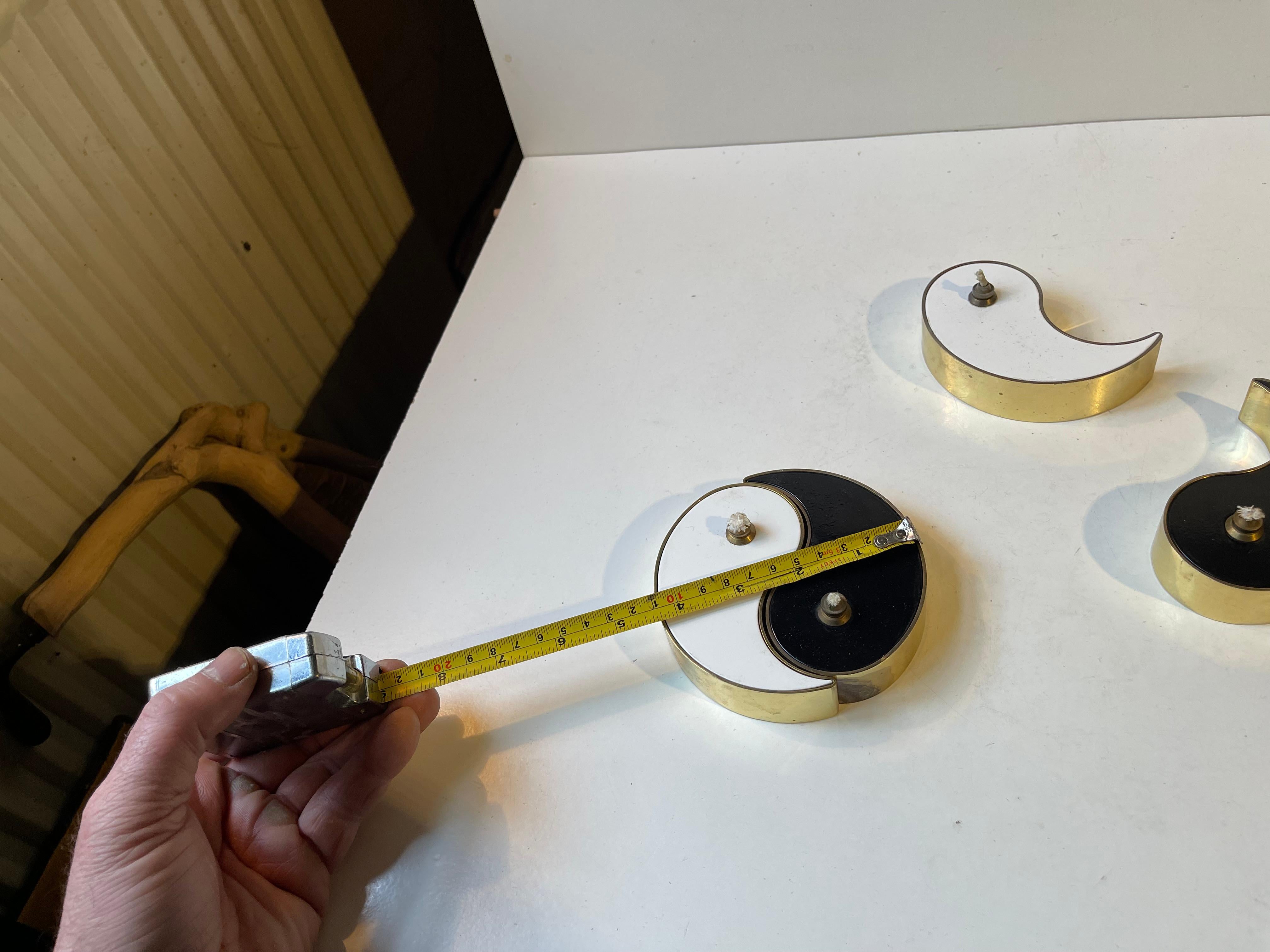 Ottone Lampade a olio Yang Yang in ottone e smalto di G.V. Harnisch Eftf, anni '60 in vendita