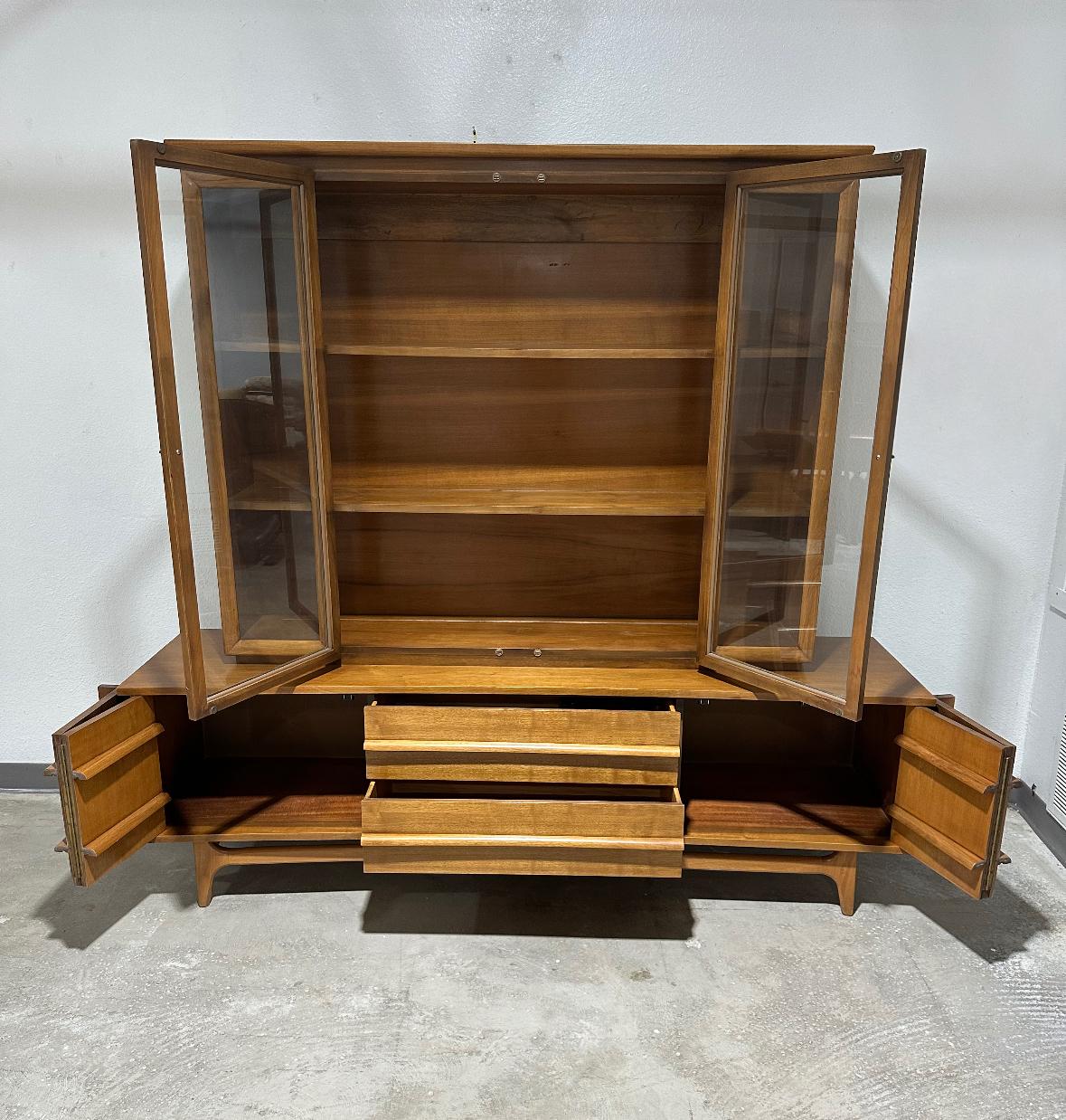 Mid-Century Modern Mid Century Young Manufacturing Curved Front Hutch For Sale