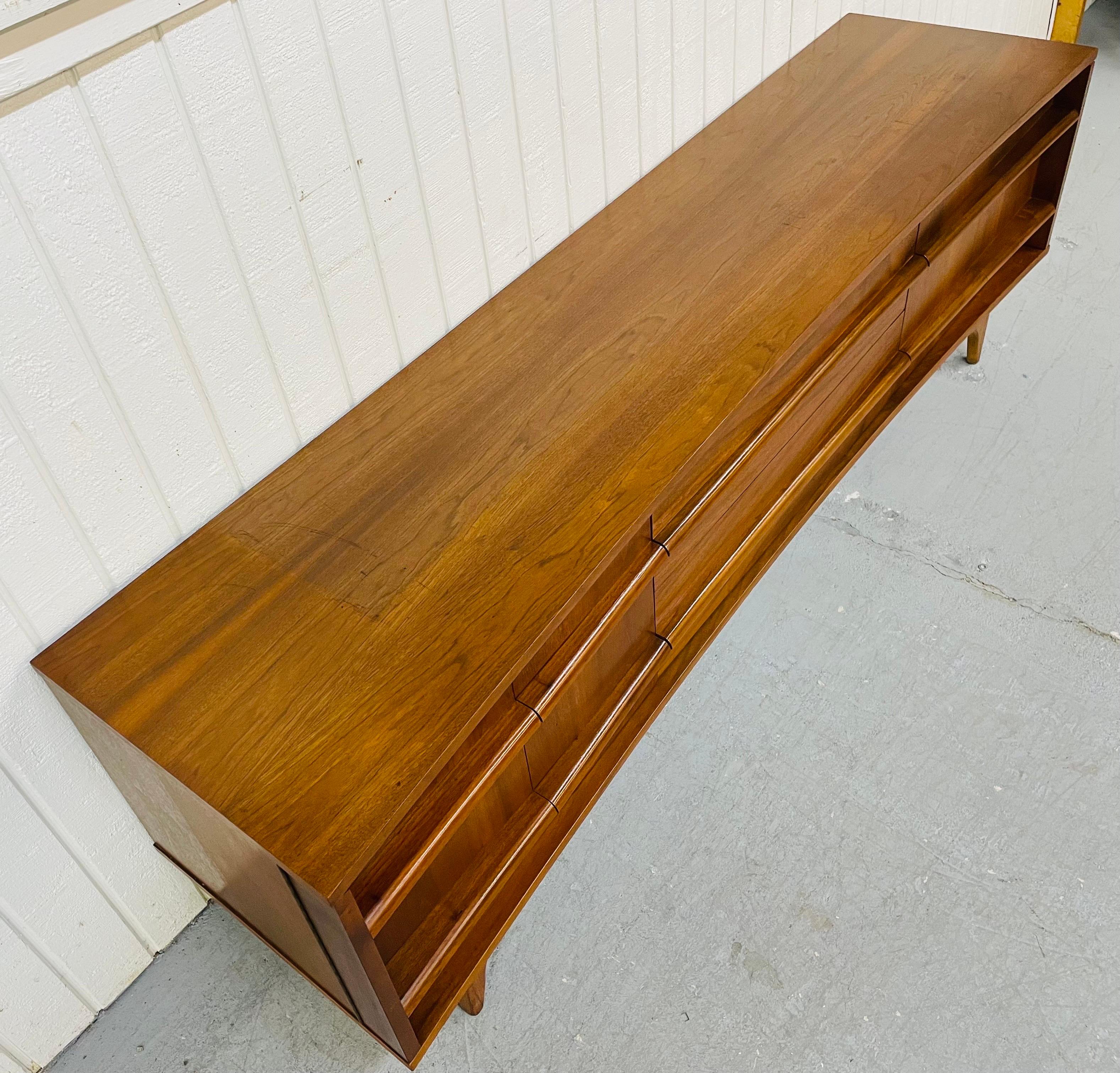 Mid-Century Young Manufacturing Curved Walnut Sideboard In Good Condition In Clarksboro, NJ