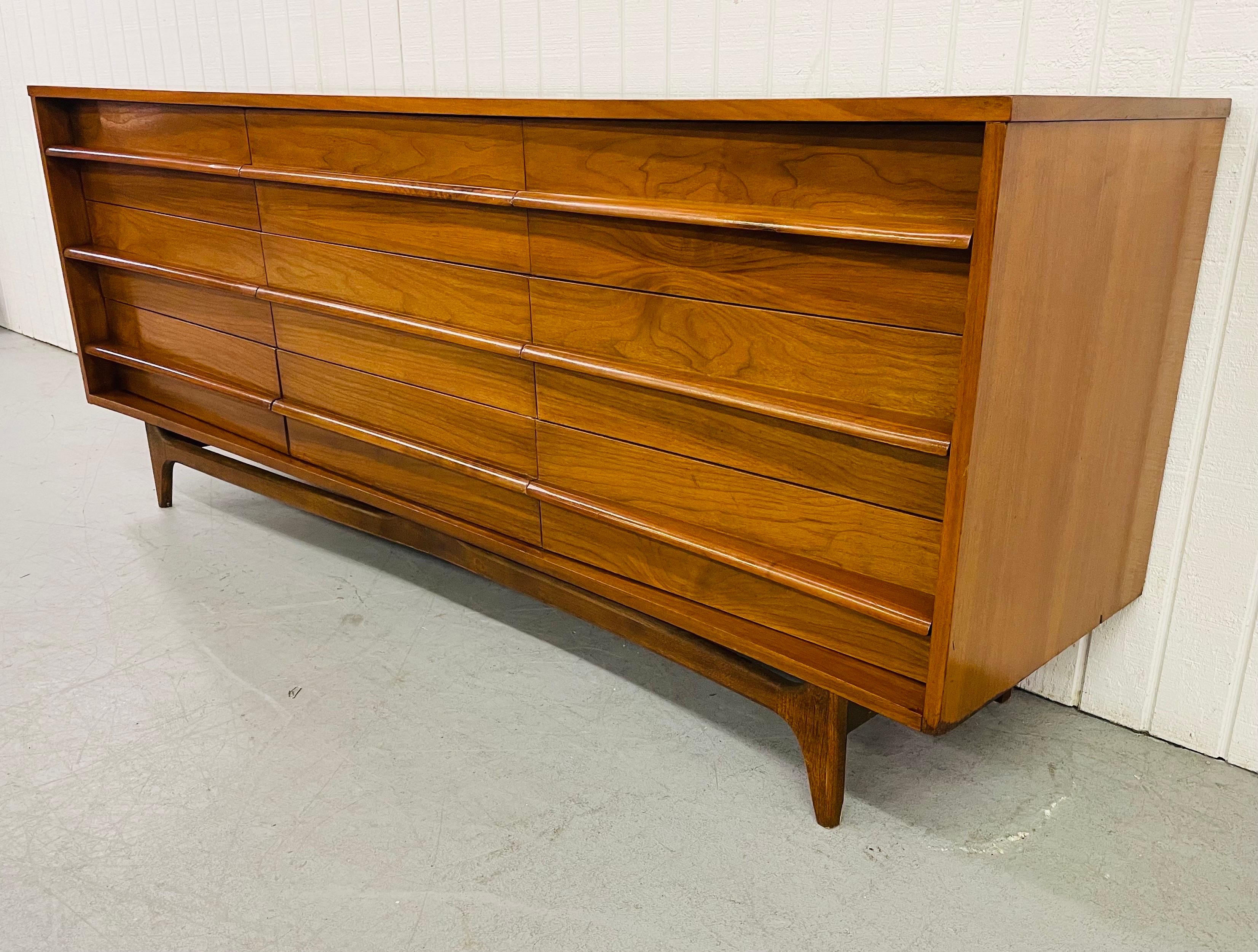 This listing is for a mid-century Young MFG walnut dresser. Featuring a curved front design, nine drawers for storage, and a beautiful walnut finish. An extraordinary design to complete your bedroom or living room as a sideboard.