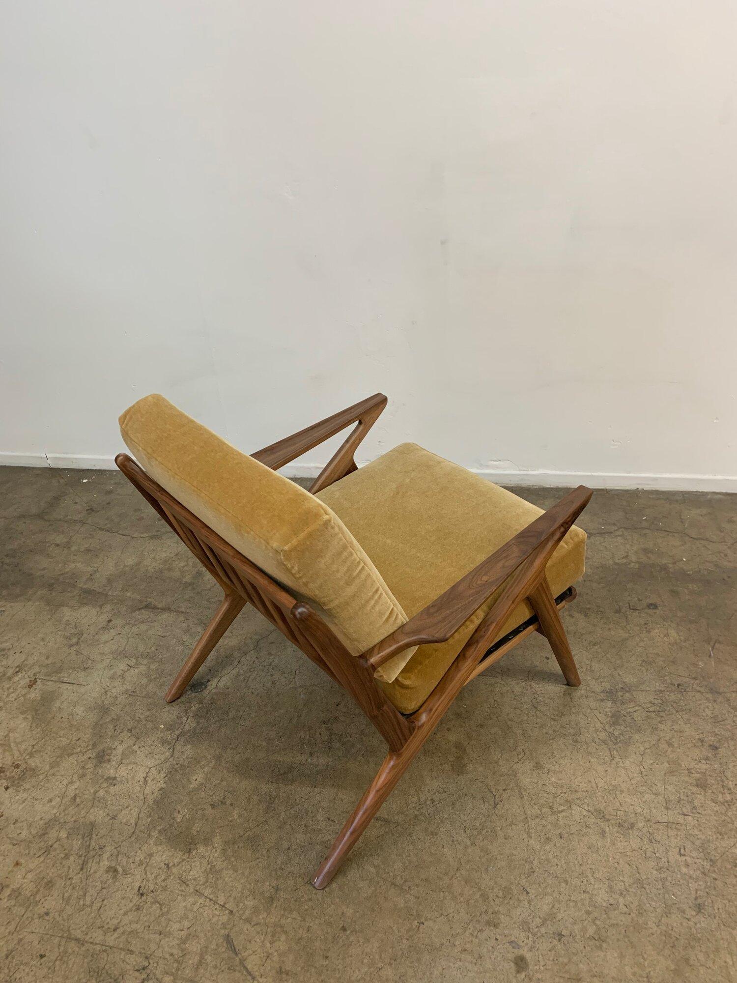 Mid Century Z chair in Walnut For Sale 6