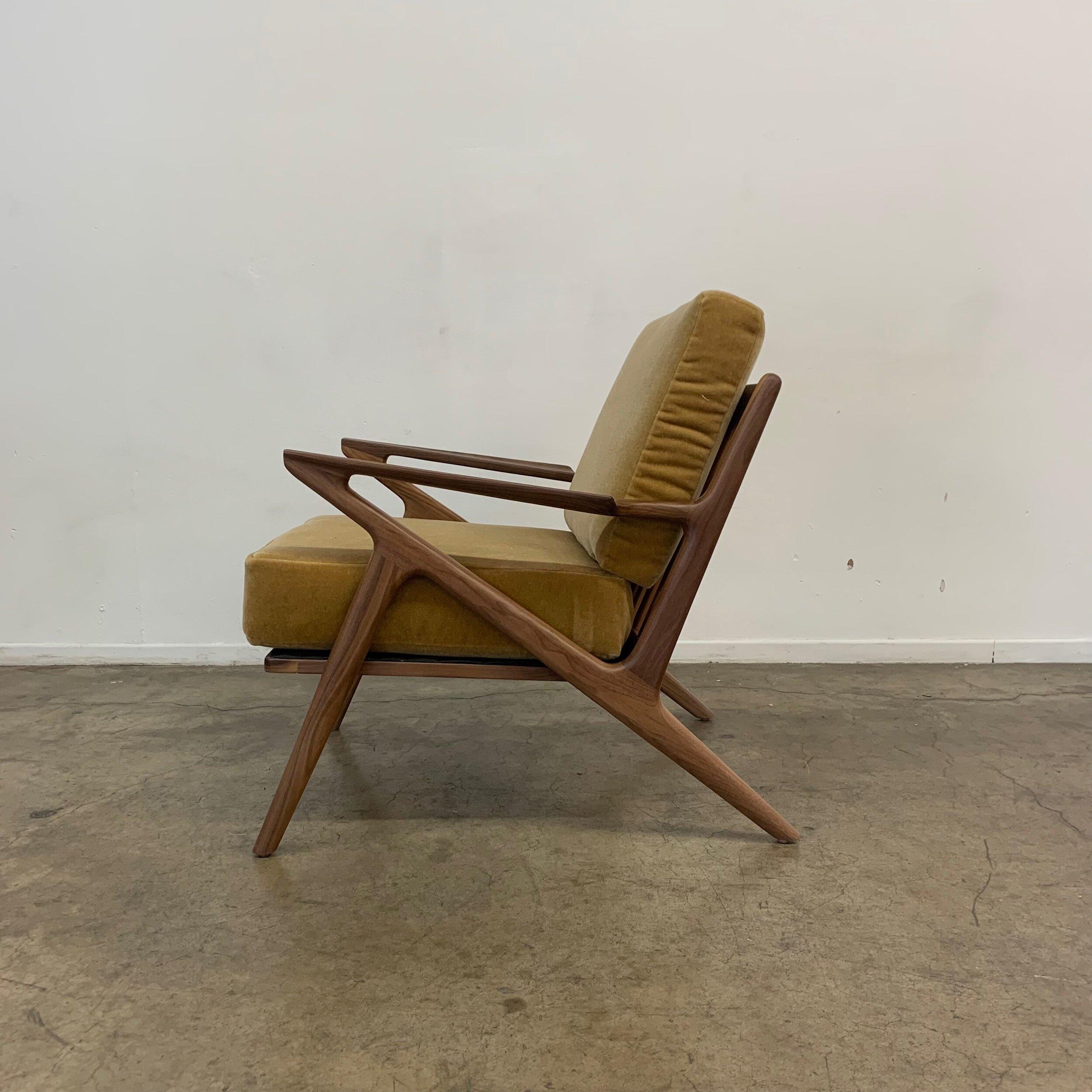Mid-Century Modern Mid Century Z chair in Walnut For Sale
