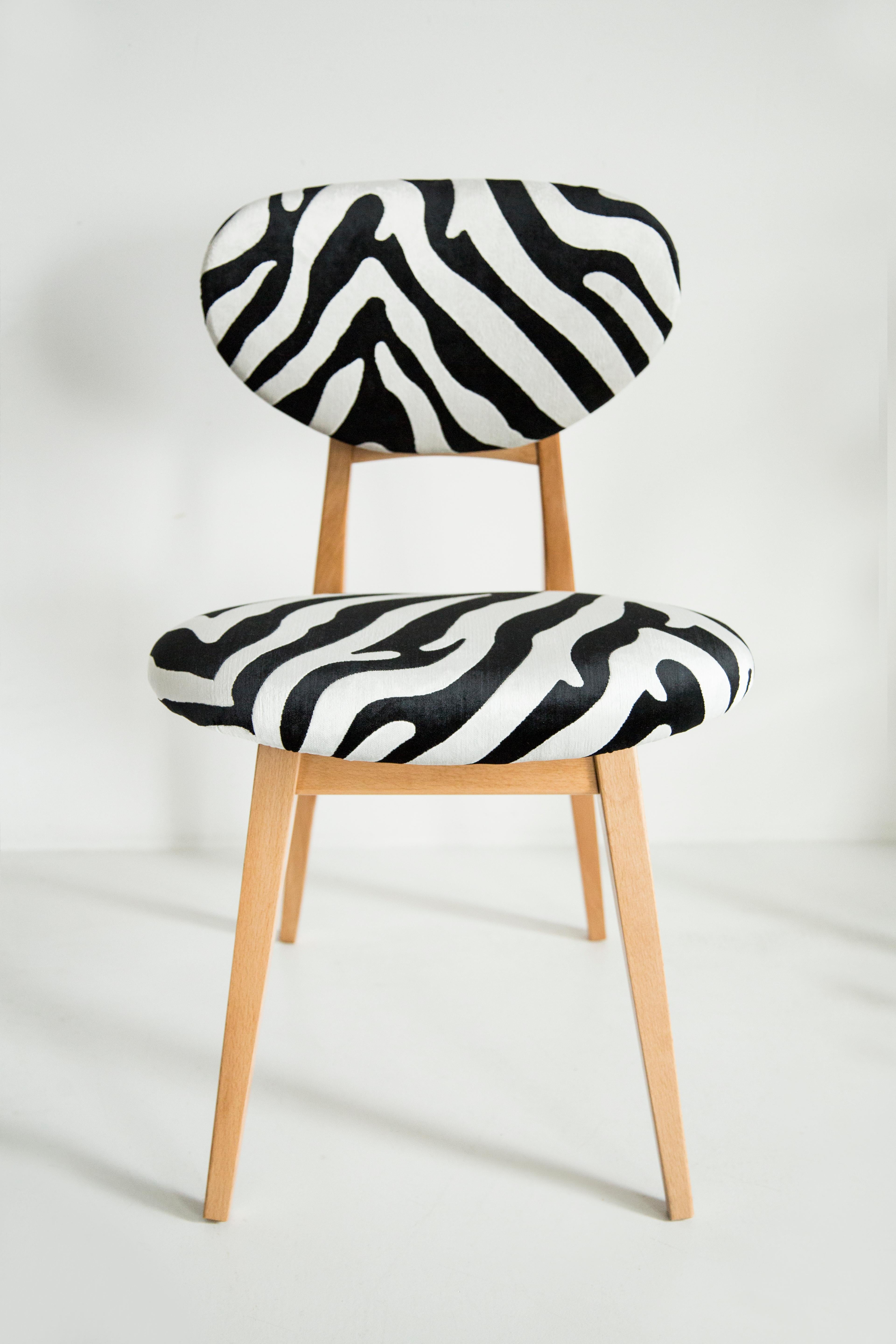 Beautiful chairs type 200/128, designed by Juliusz Kedziorek and manufactured by Goscieninska Furniture Factory in Poland. A very characteristic form, one of the most interesting Polish projects. They are absolutely super comfortable. The seats and