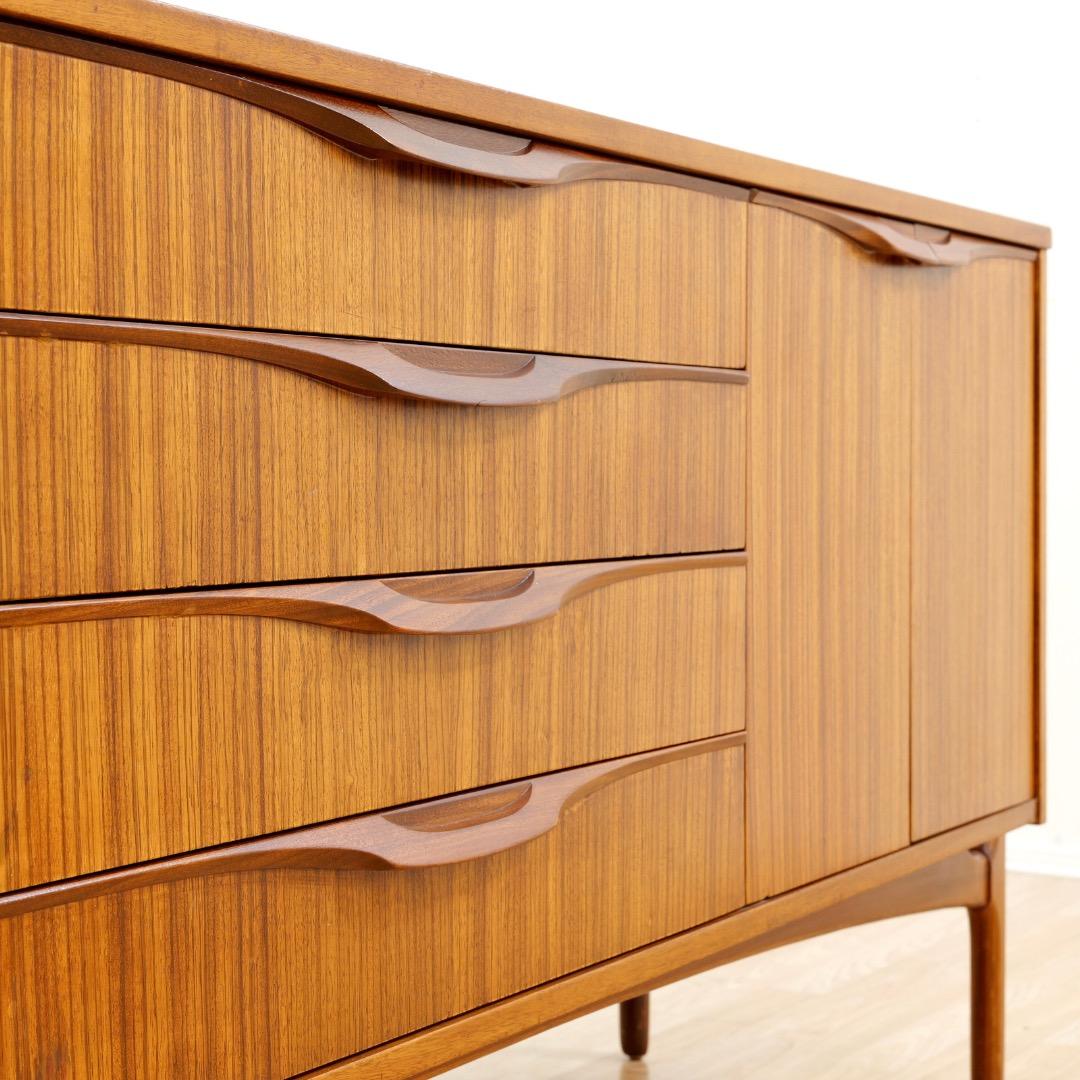 Credenza in zebrano di metà secolo di Elliots of Newbury in vendita 3