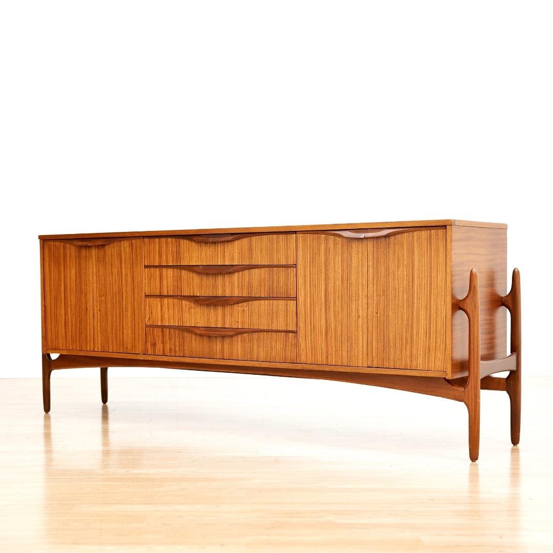 Mid-Century moderno Credenza in zebrano di metà secolo di Elliots of Newbury in vendita