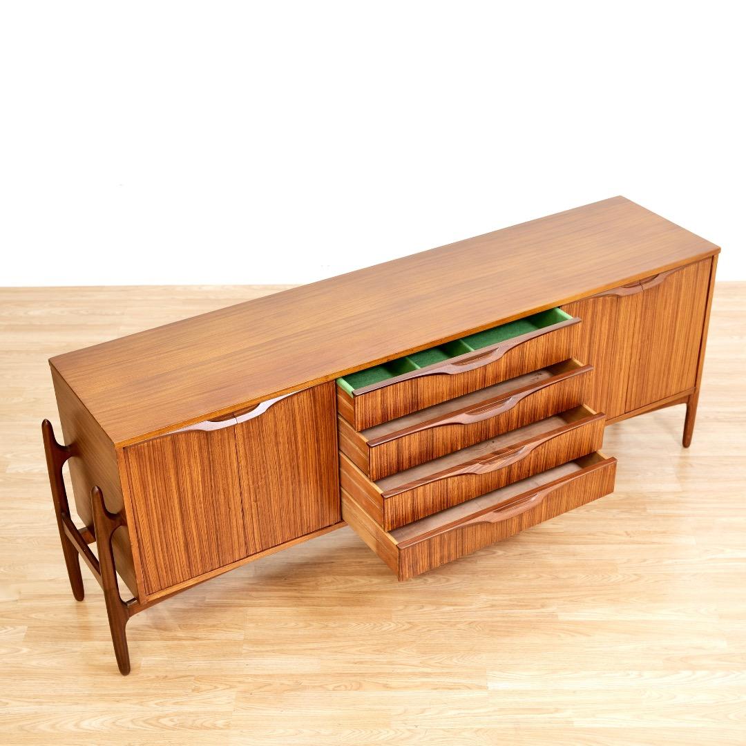 Zebrano Credenza in zebrano di metà secolo di Elliots of Newbury in vendita