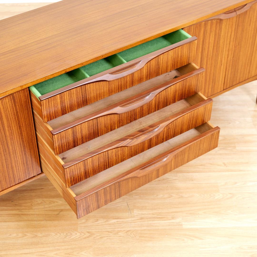 Credenza in zebrano di metà secolo di Elliots of Newbury in vendita 1