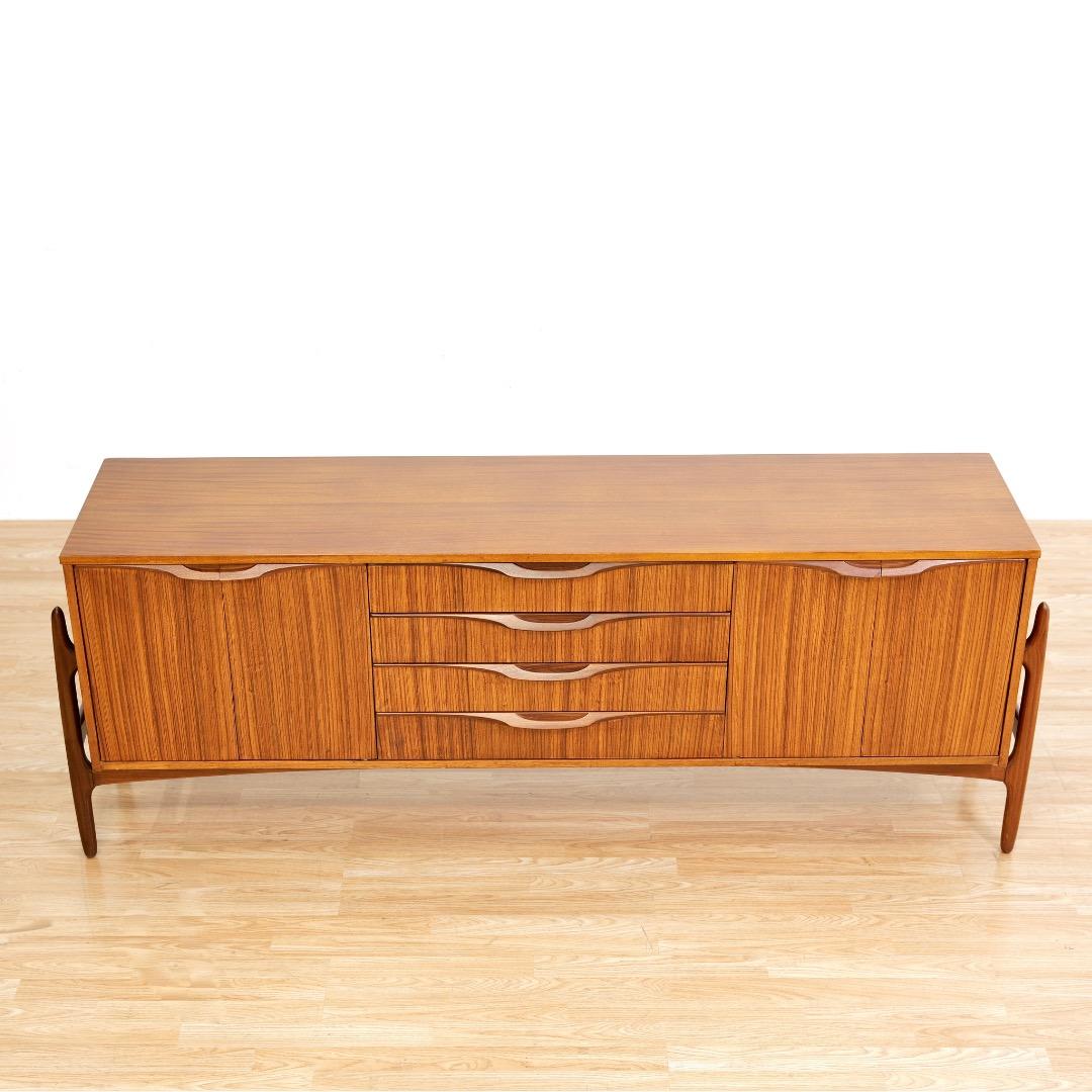 Credenza in zebrano di metà secolo di Elliots of Newbury in vendita 2