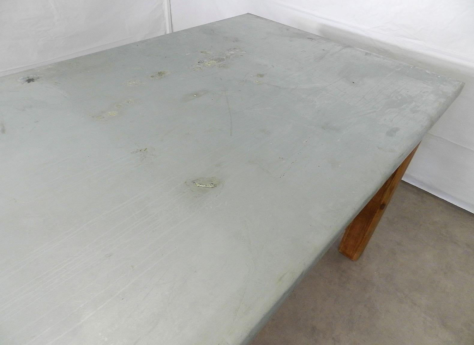 Midcentury Zinc Top Kitchen Dining Table French Pine Worktable, circa 1950 In Good Condition In Labrit, Landes