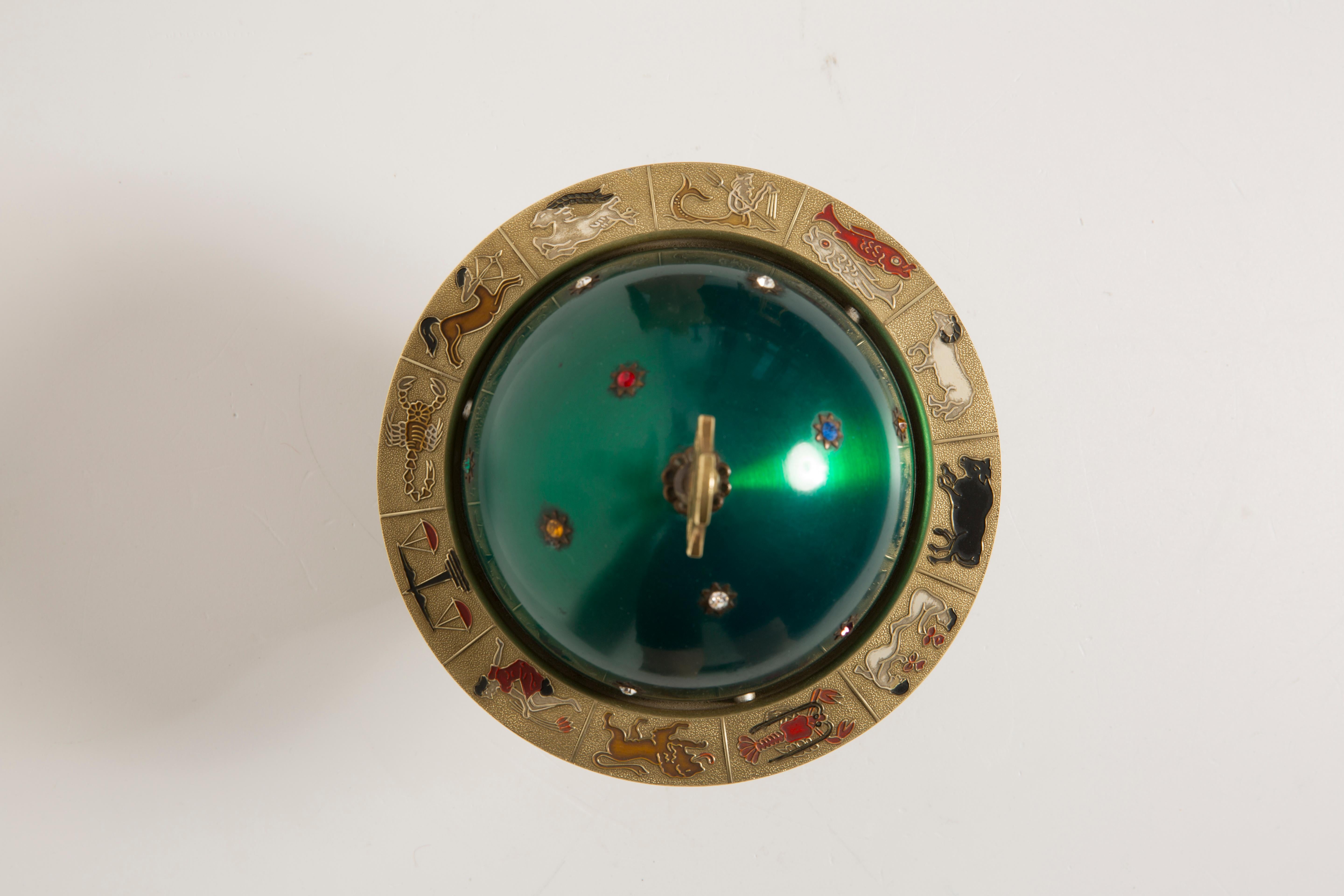 Cofanetto Zodiaco di metà secolo, portasigarette, Europa, anni '60. In condizioni buone a 05-080 Hornowek, PL