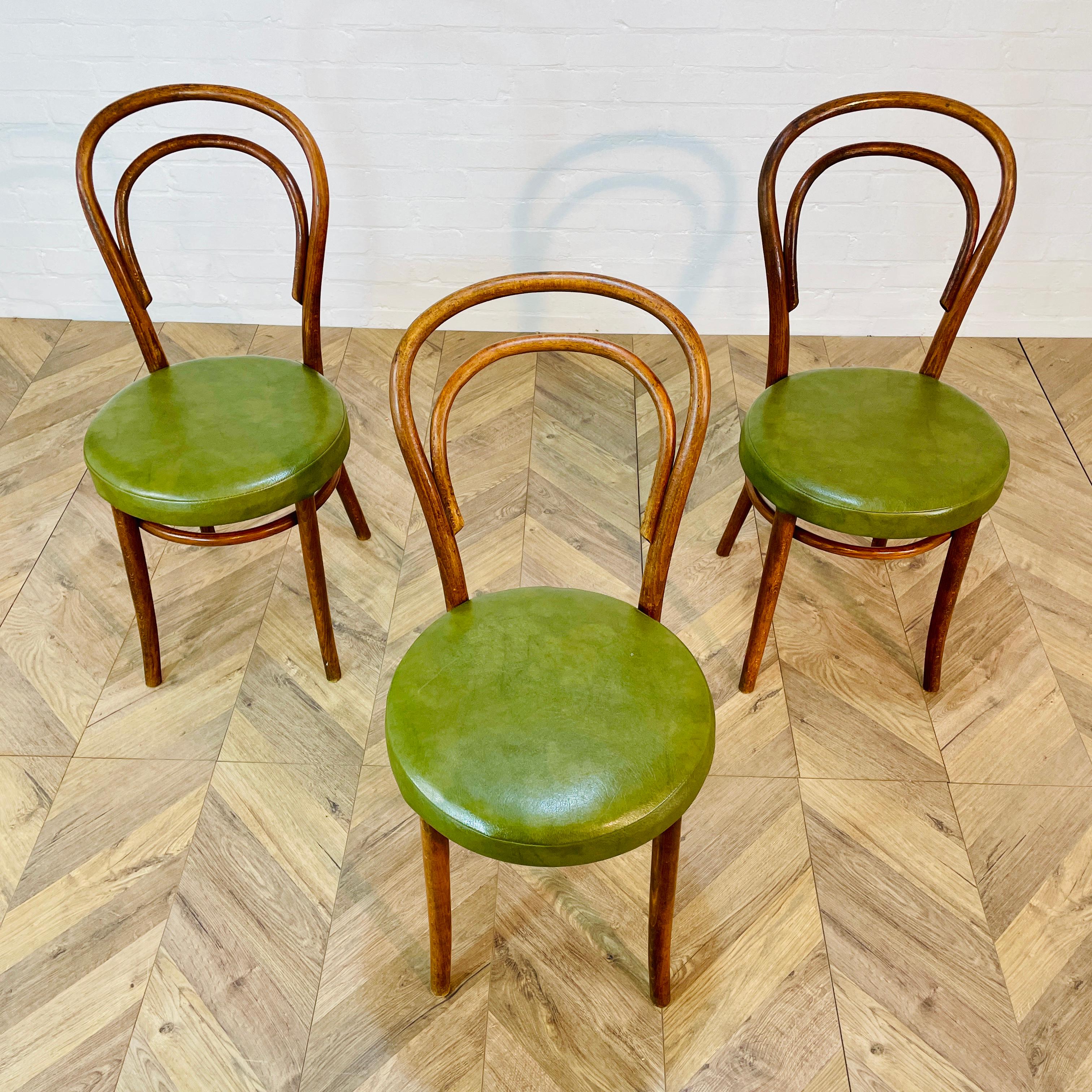 Set of 3 of Vintage Mid-Century ZPM Radomsko Bentwood Chairs, circa 1950s.

The chairs made by Polish furniture maker Radomsko ZMG, famed for also making Thonet chairs (same factory) are in a good vintage condition with only small marks and scuffs