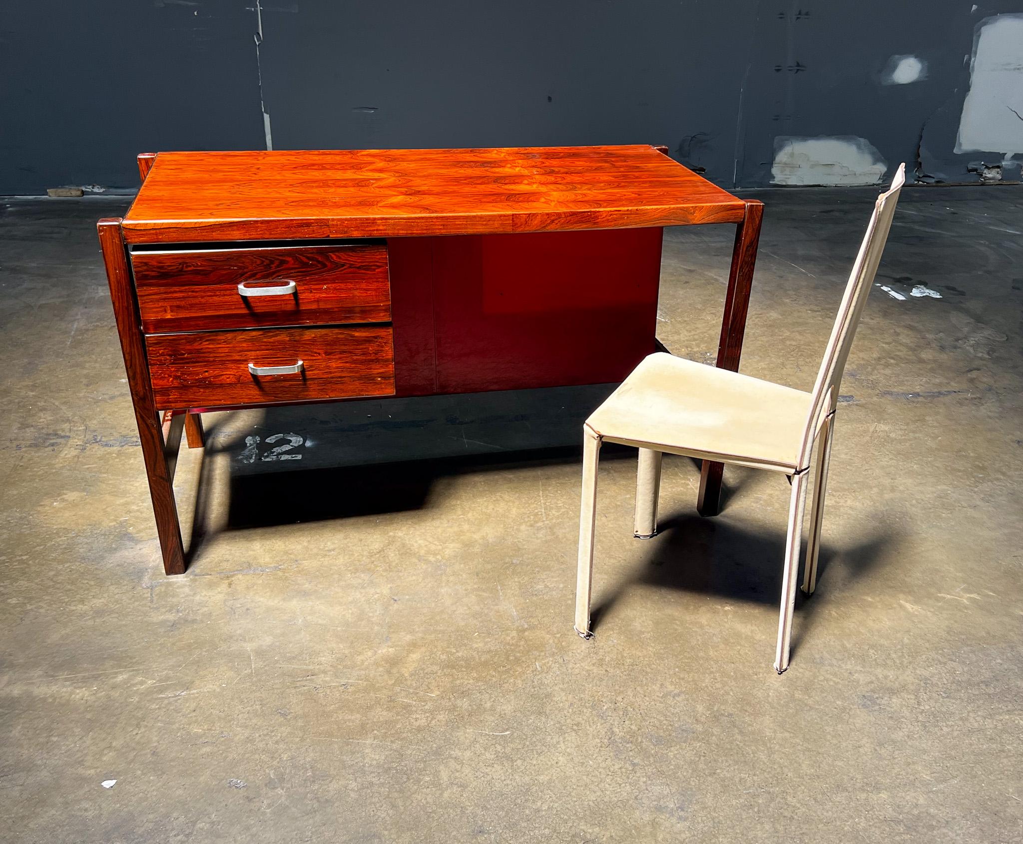 Bureau moderne du milieu du siècle en bois dur par Jorge Zalszupin pour L'atelier, c. 1960s en vente 9