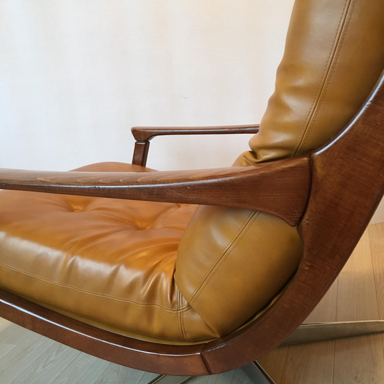 Mid-CenturyModern German Camel Leather Swivel Lounge Chair, 1960s 3
