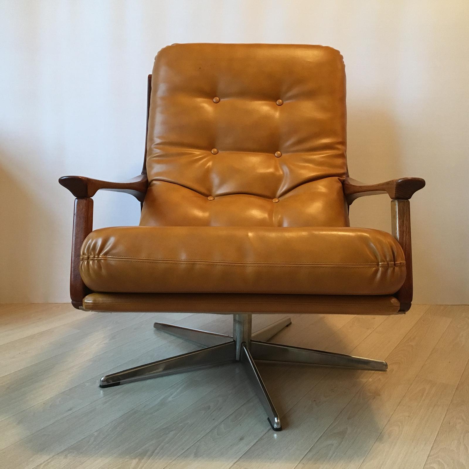 mid century swivel lounge chair