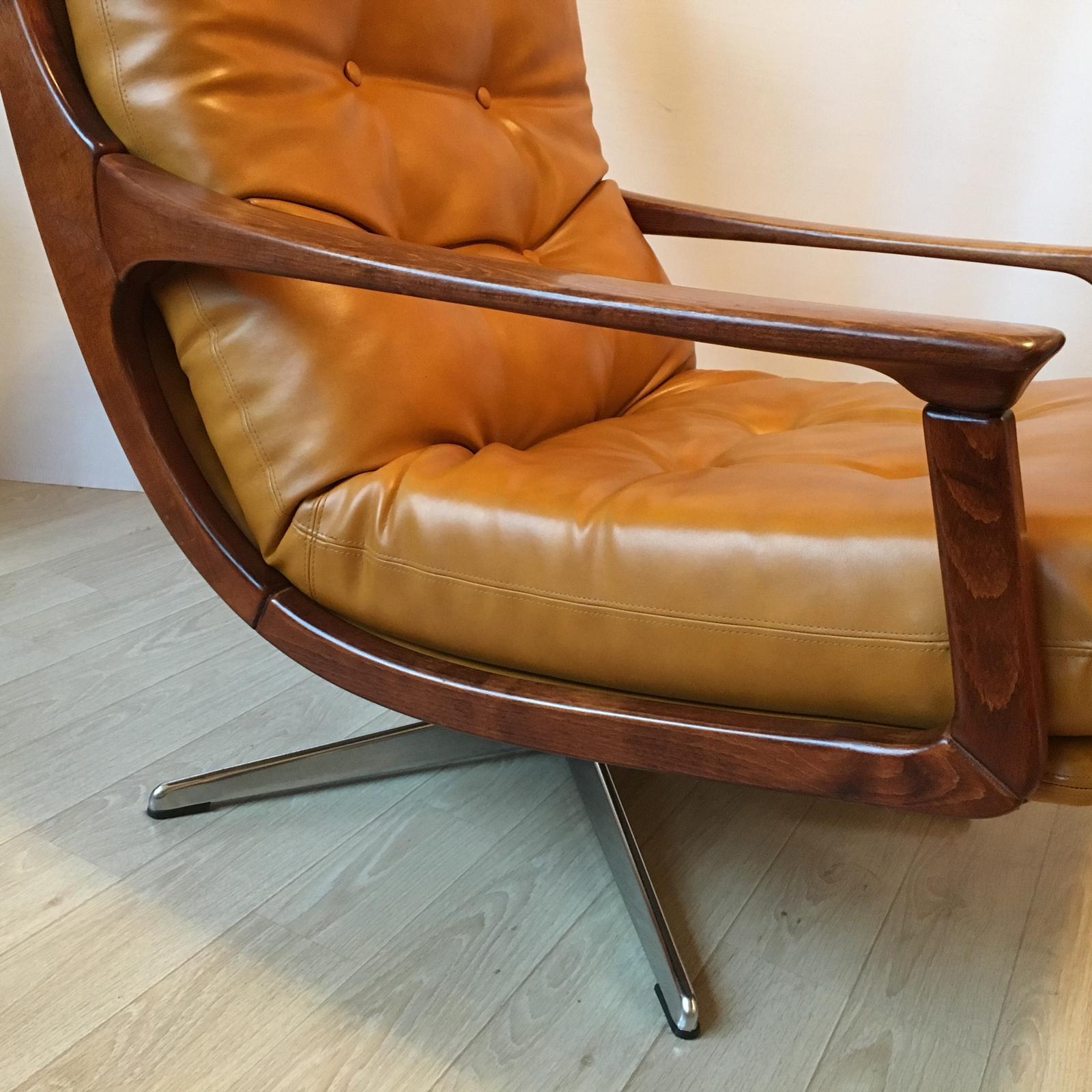 Mid-Century Modern Mid-CenturyModern German Camel Leather Swivel Lounge Chair, 1960s