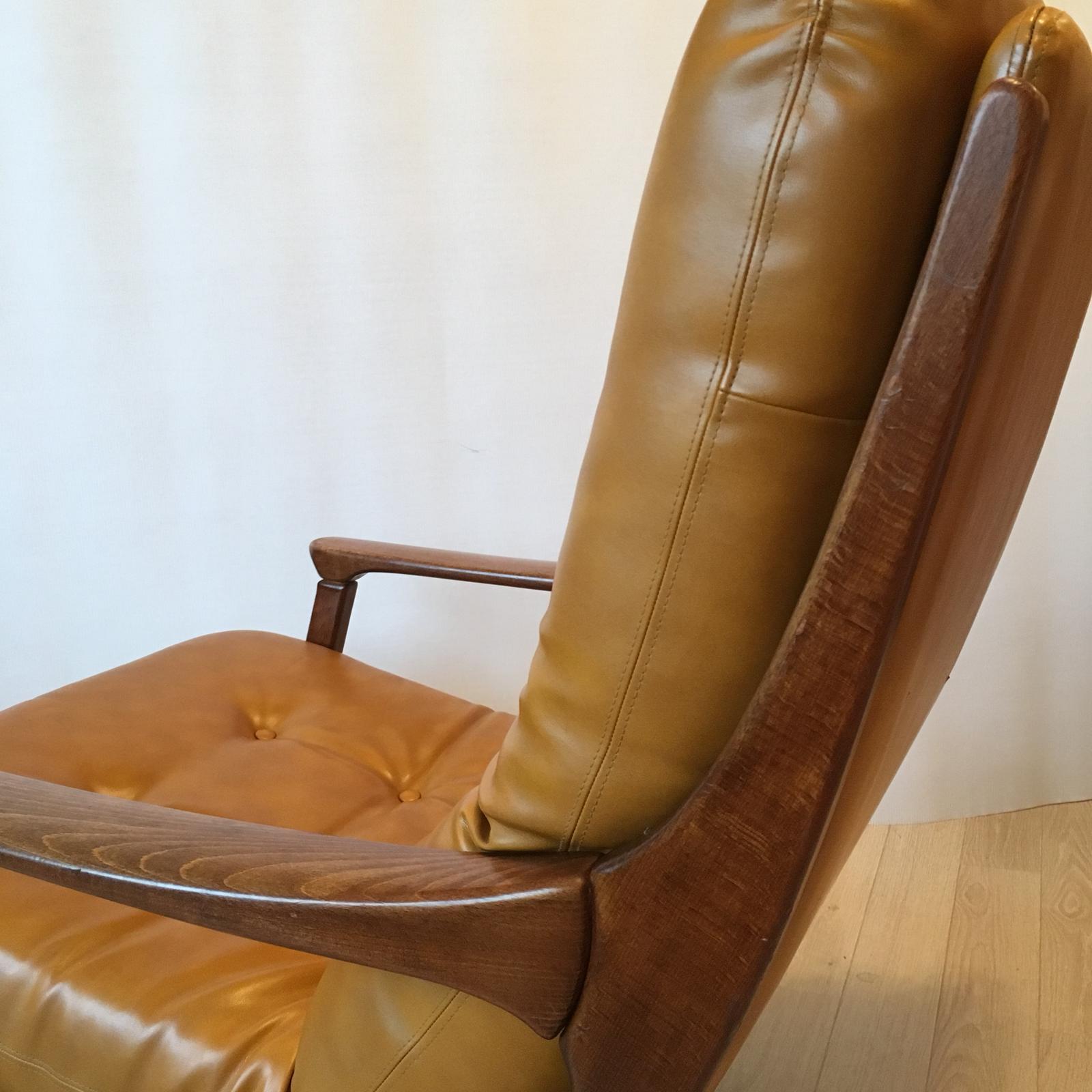 Mid-CenturyModern German Camel Leather Swivel Lounge Chair, 1960s 2