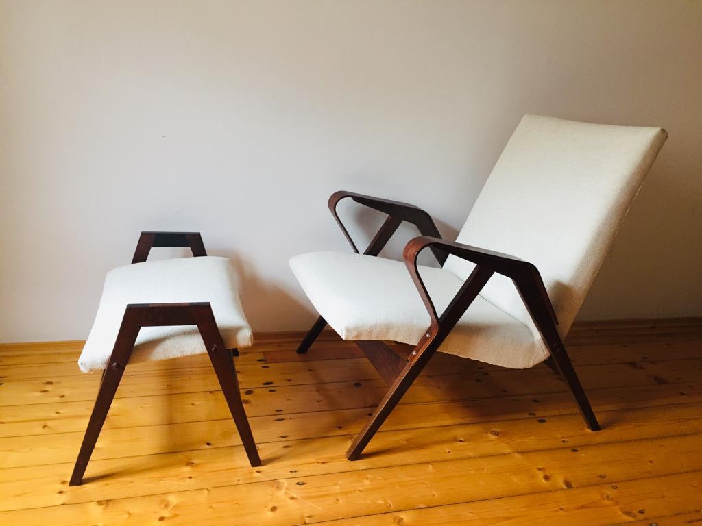 Set di due poltrone e sgabello in stile Mid-Centuy di Tatra in vendita 2