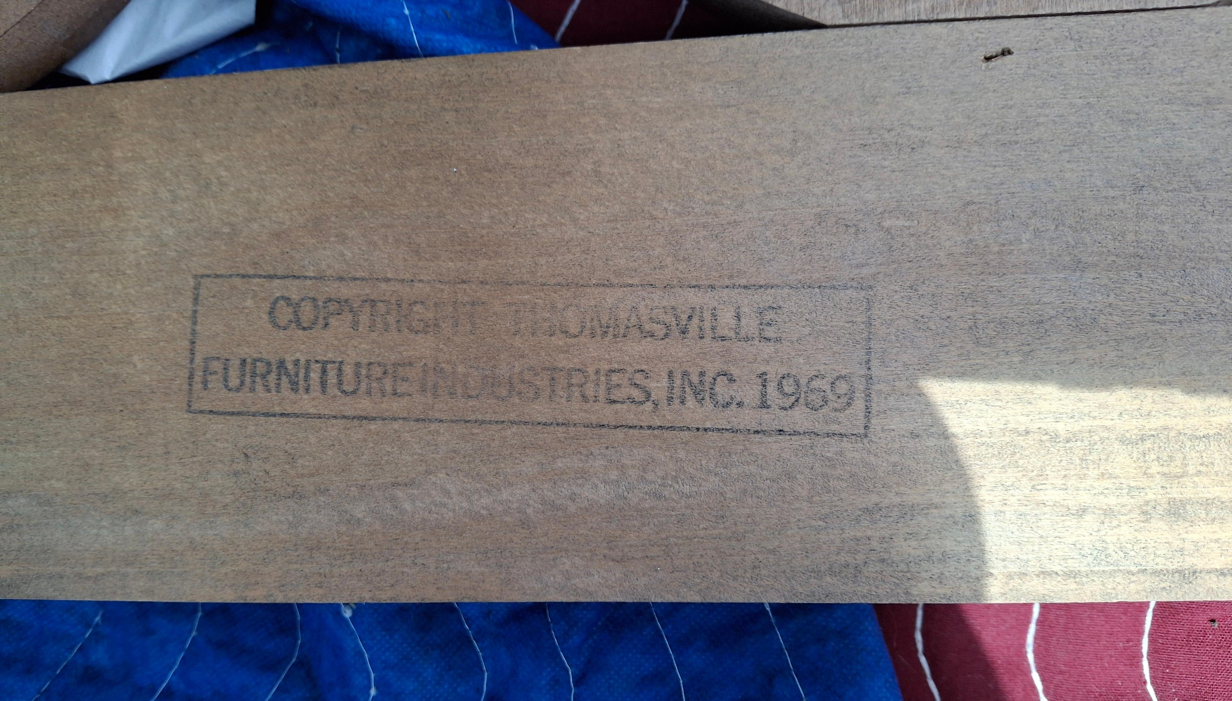 Specchio Testiera king in legno di Thomasville in stile provinciale della metà del secolo scorso, CIRCA 1969 in vendita