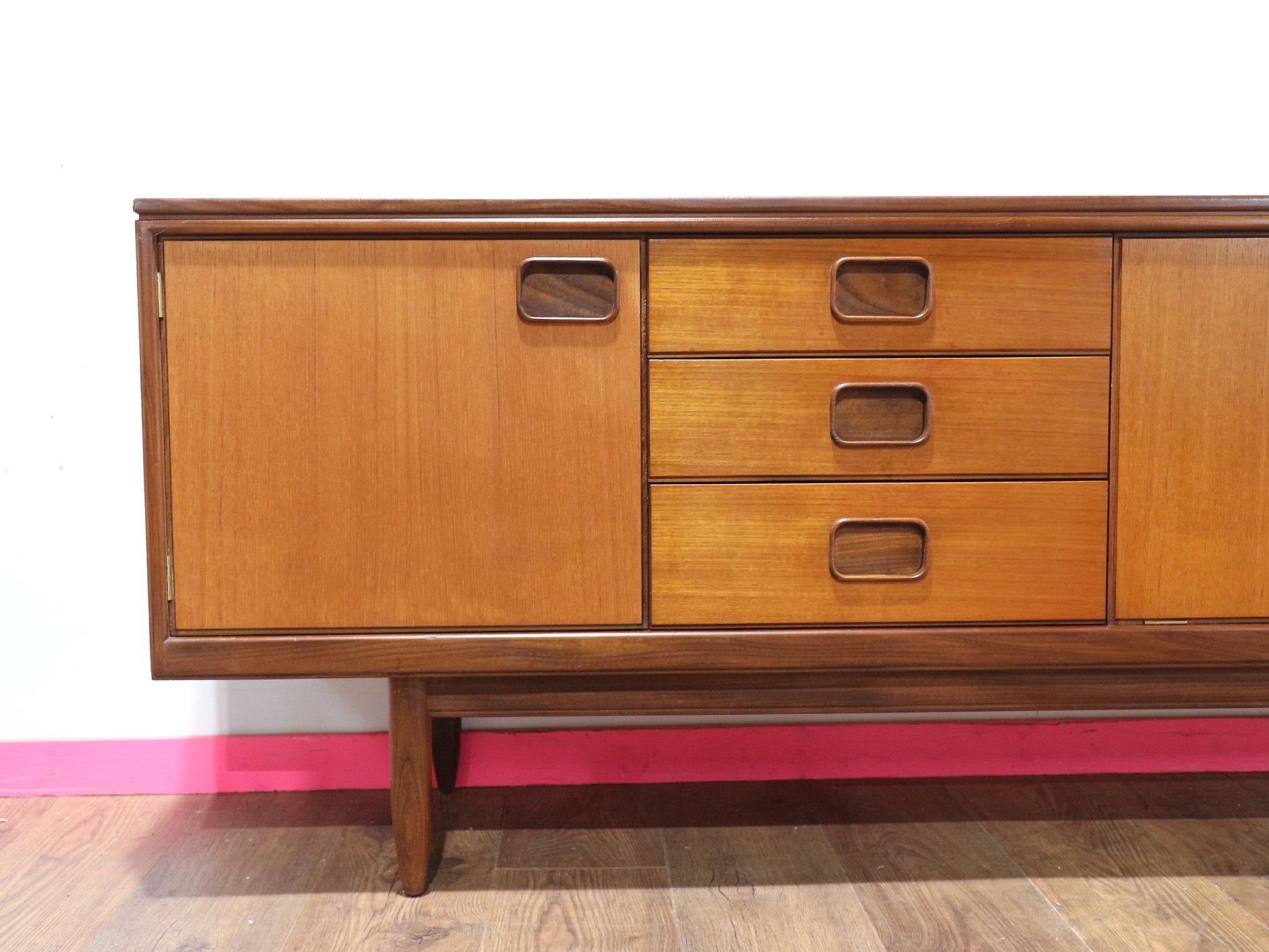 Mid Centuyr Modern Vintage Teak Credenza Sideboard by William Lawrence In Good Condition In Los Angeles, CA