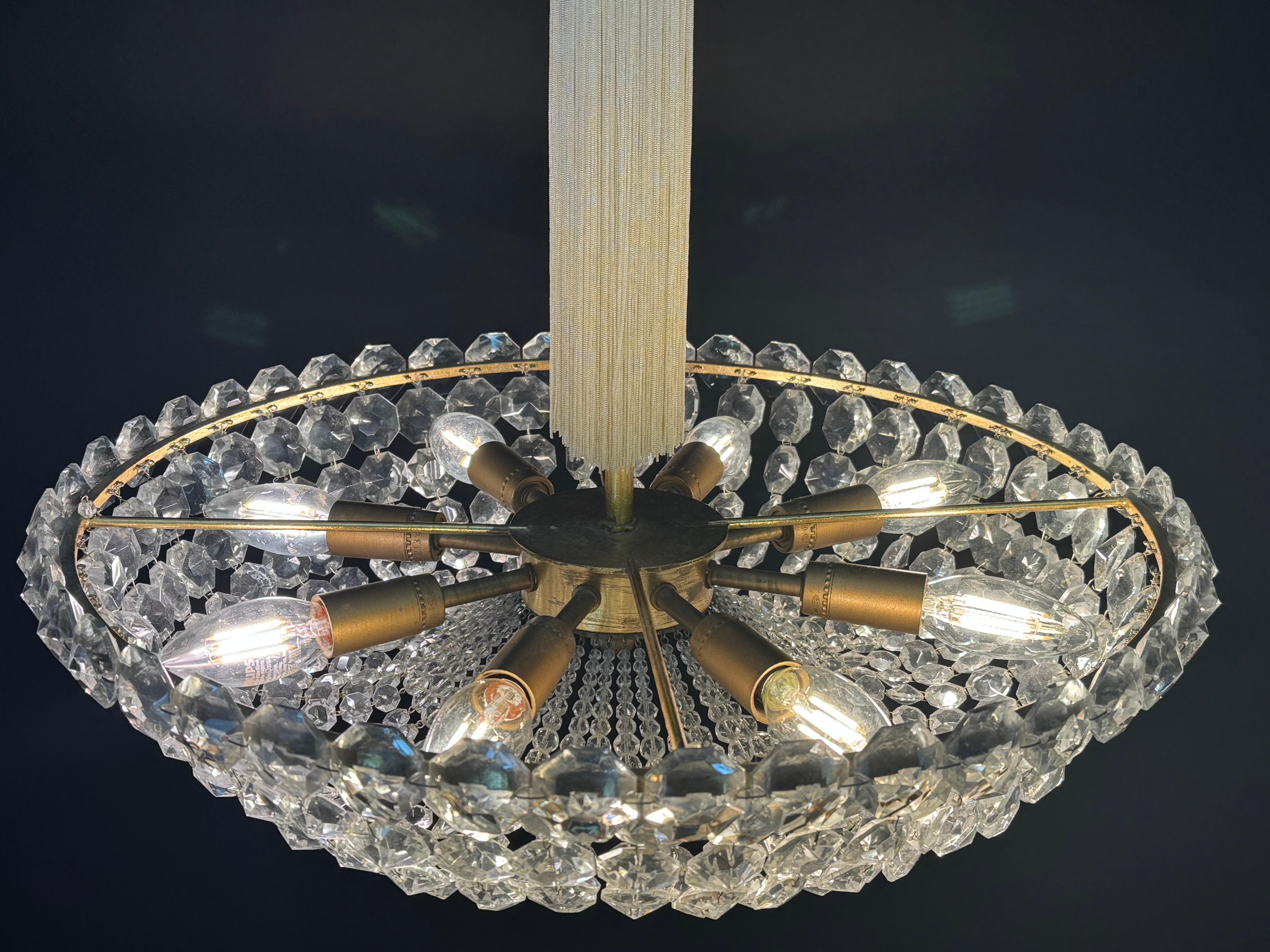 Autrichien Lustre en cristal Bakalowis du milieu du XIXe siècle avec suspension à glands en soie, années 1960 en vente