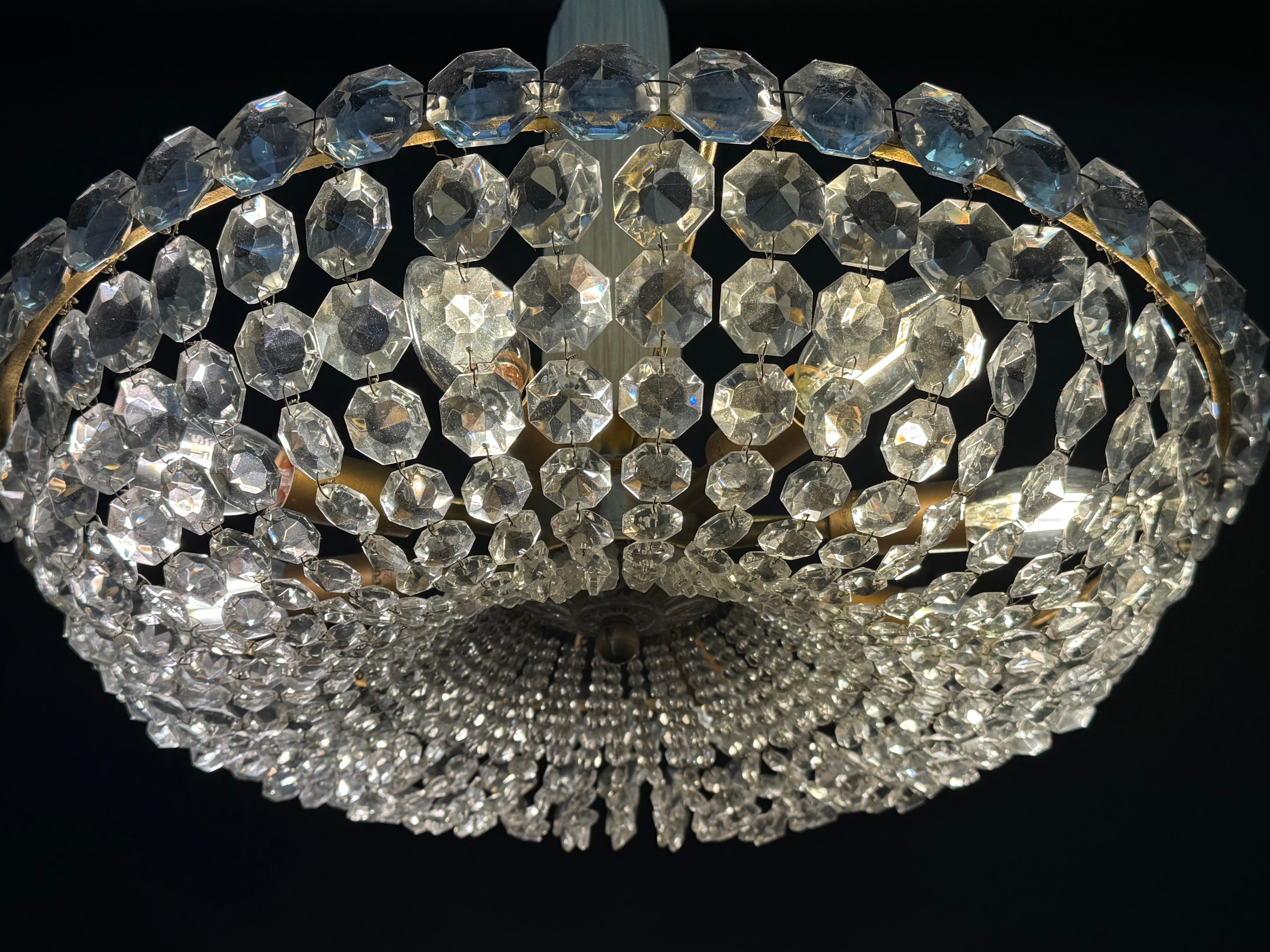 Milieu du XXe siècle Lustre en cristal Bakalowis du milieu du XIXe siècle avec suspension à glands en soie, années 1960 en vente
