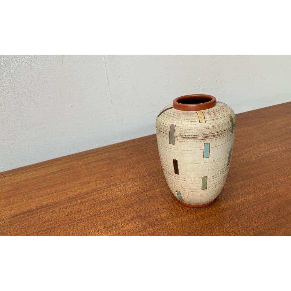 Vaso tedesco di metà secolo di Condit, anni '60, in ottime condizioni. Progettato tra il 1960 e il 1969 Questo pezzo ha un marchio di attribuzione.

Informazioni aggiuntive:
Materiali: Ceramica
Stile: Medioevo Moderno
Paese di origine: