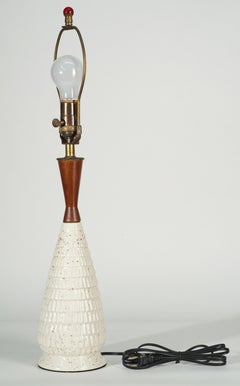 Lampe de table sculpturale moderniste en céramique et Wood Wood