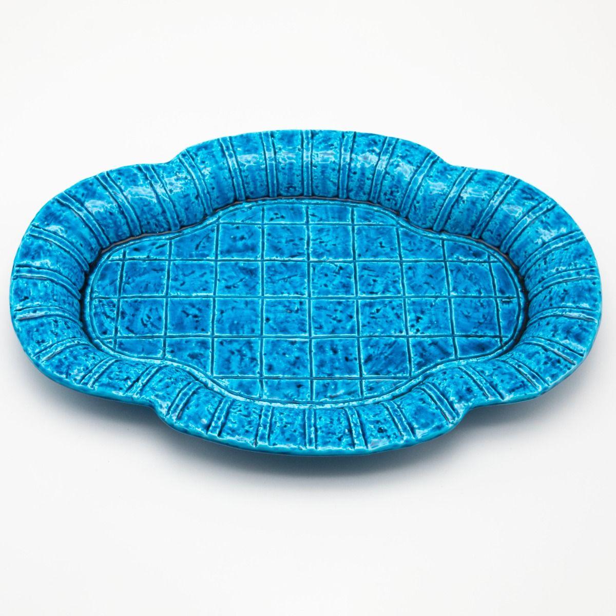 This striking stoneware dish was designed by Gunnar Nylund (1904–1997) for the renowned Swedish manufacturer Rörstrand in the 1960s.
The dish is executed in a vivid azure blue glaze, characteristic of Nylund’s ability to combine bold color with