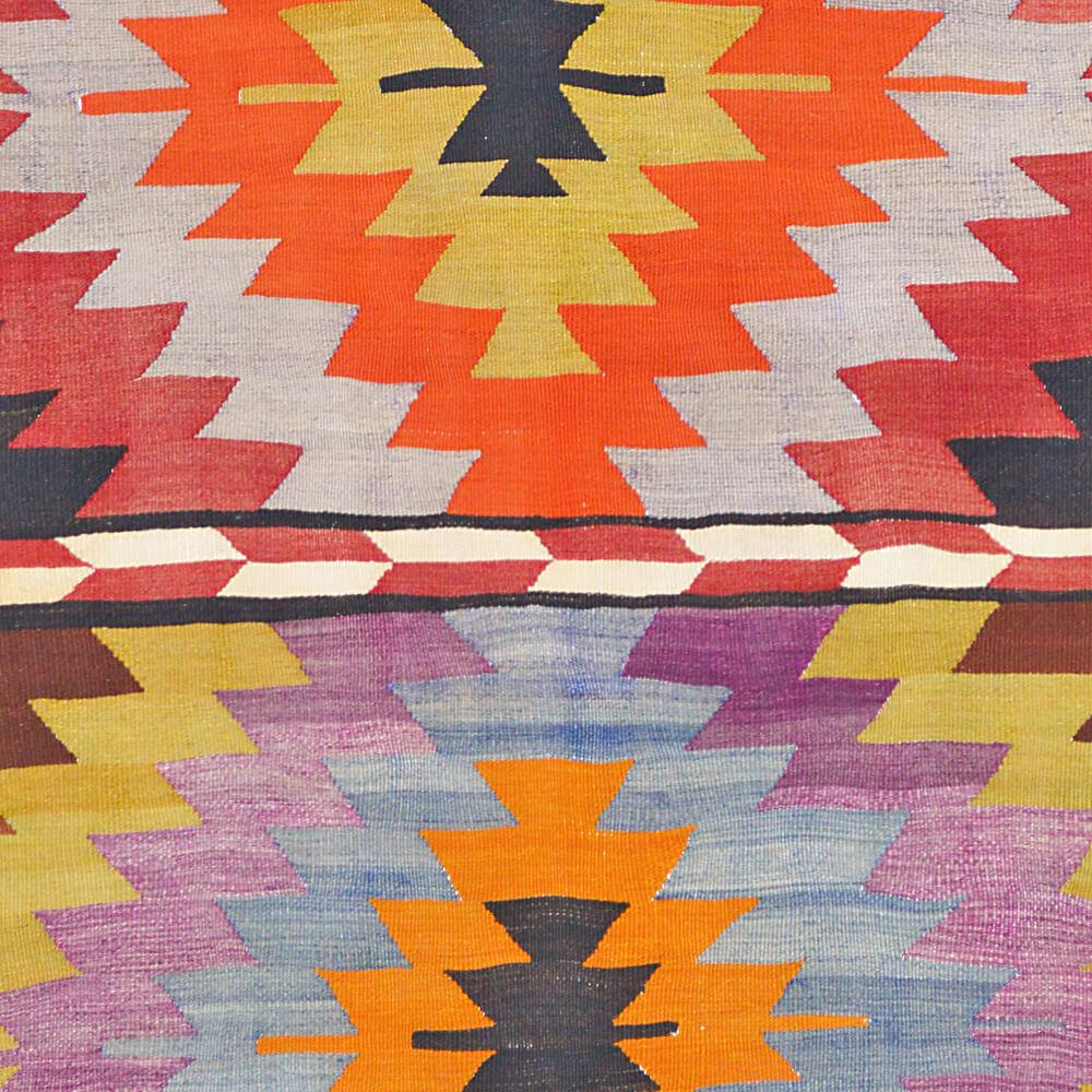 Asiatique Kilim anatolien multicolore tissé à la main du milieu du XXe siècle en vente