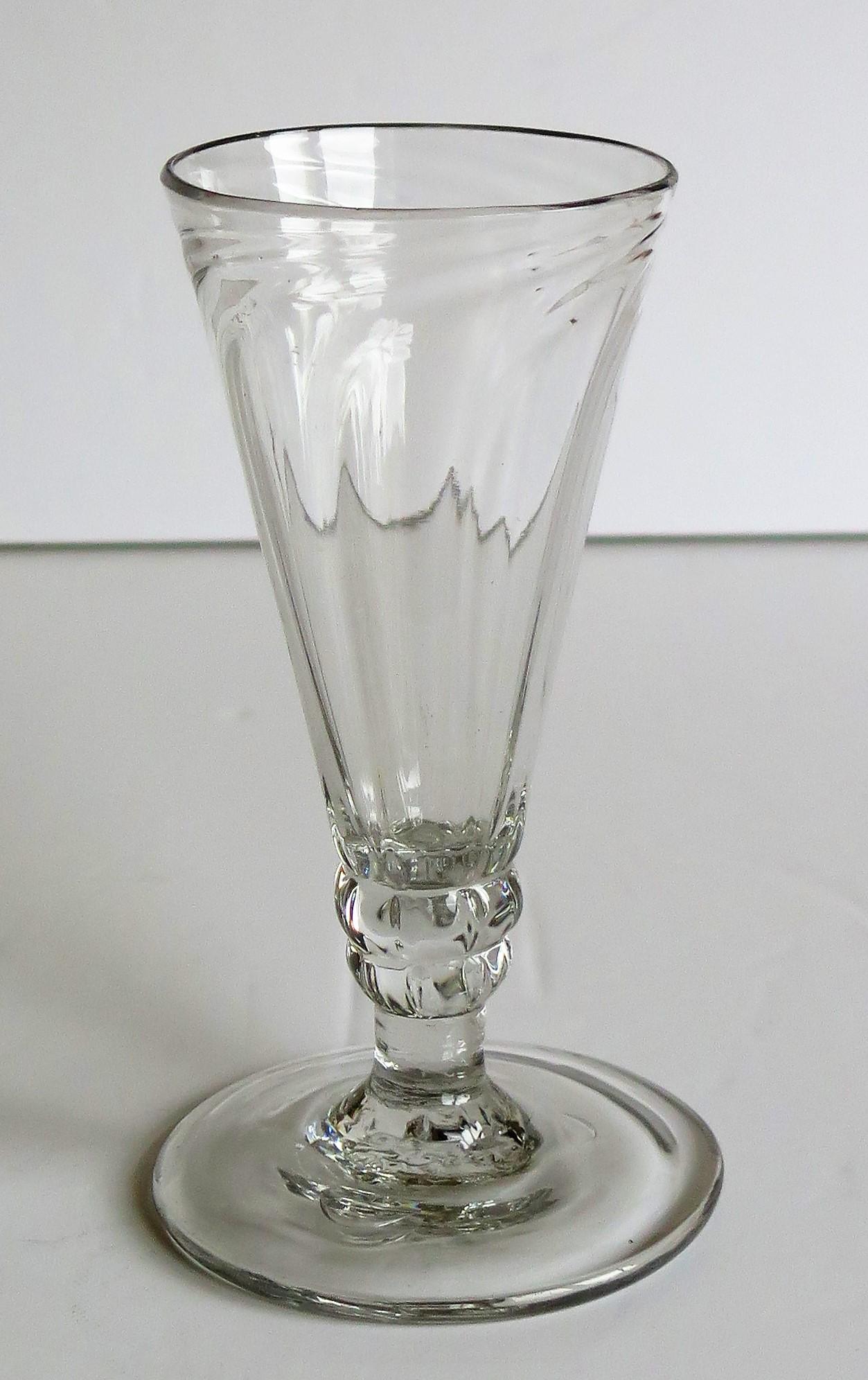 Vaso enano para beber cerveza de mediados del siglo XVIII Cuenco soplado a mano, inglés Ca 1760 en venta 3