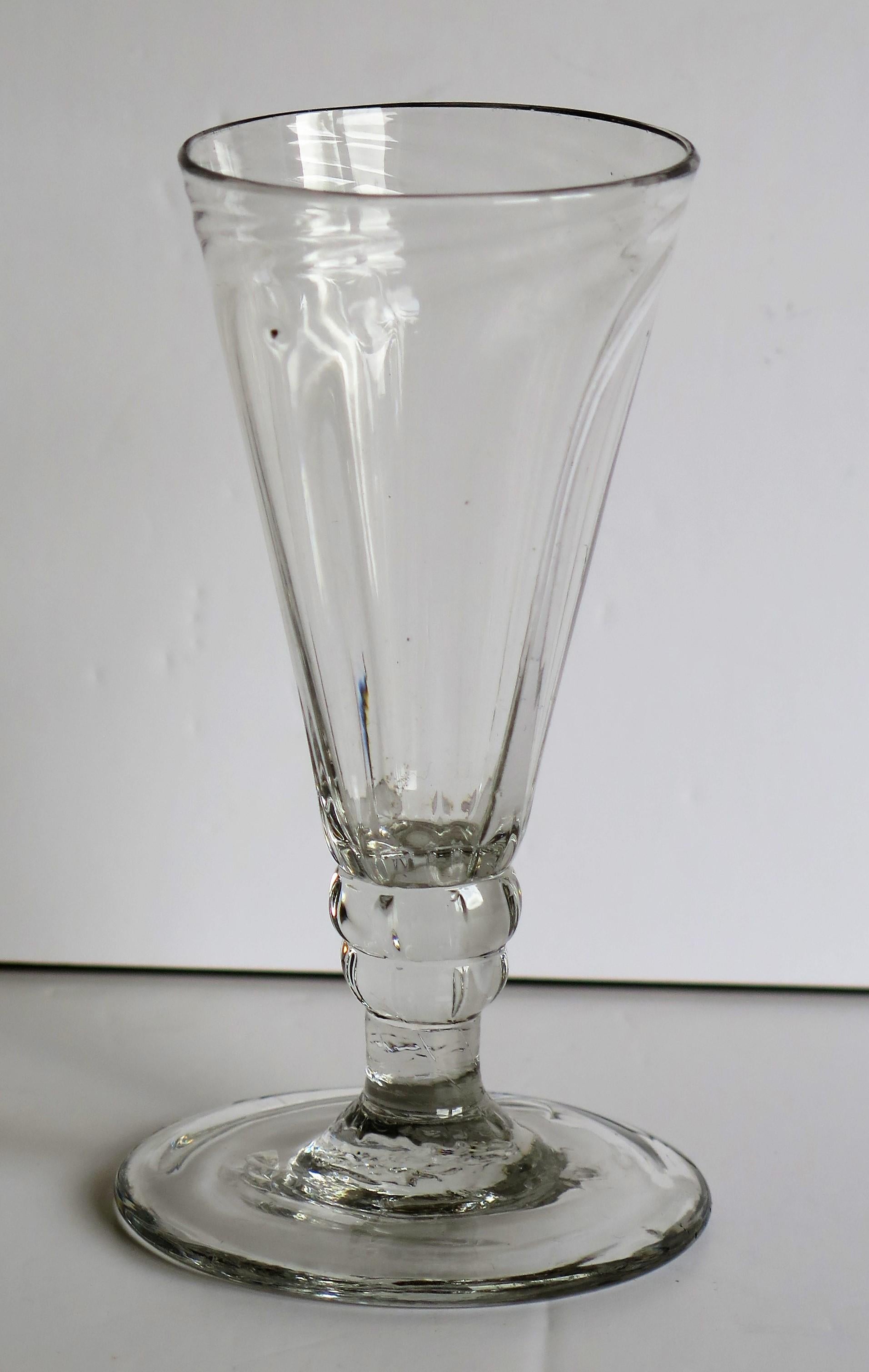 Bol à thé en verre de la période de la Première Guerre mondiale soufflé à la main en wrythen, Angleterre, vers 1760 Bon état - En vente à Lincoln, Lincolnshire