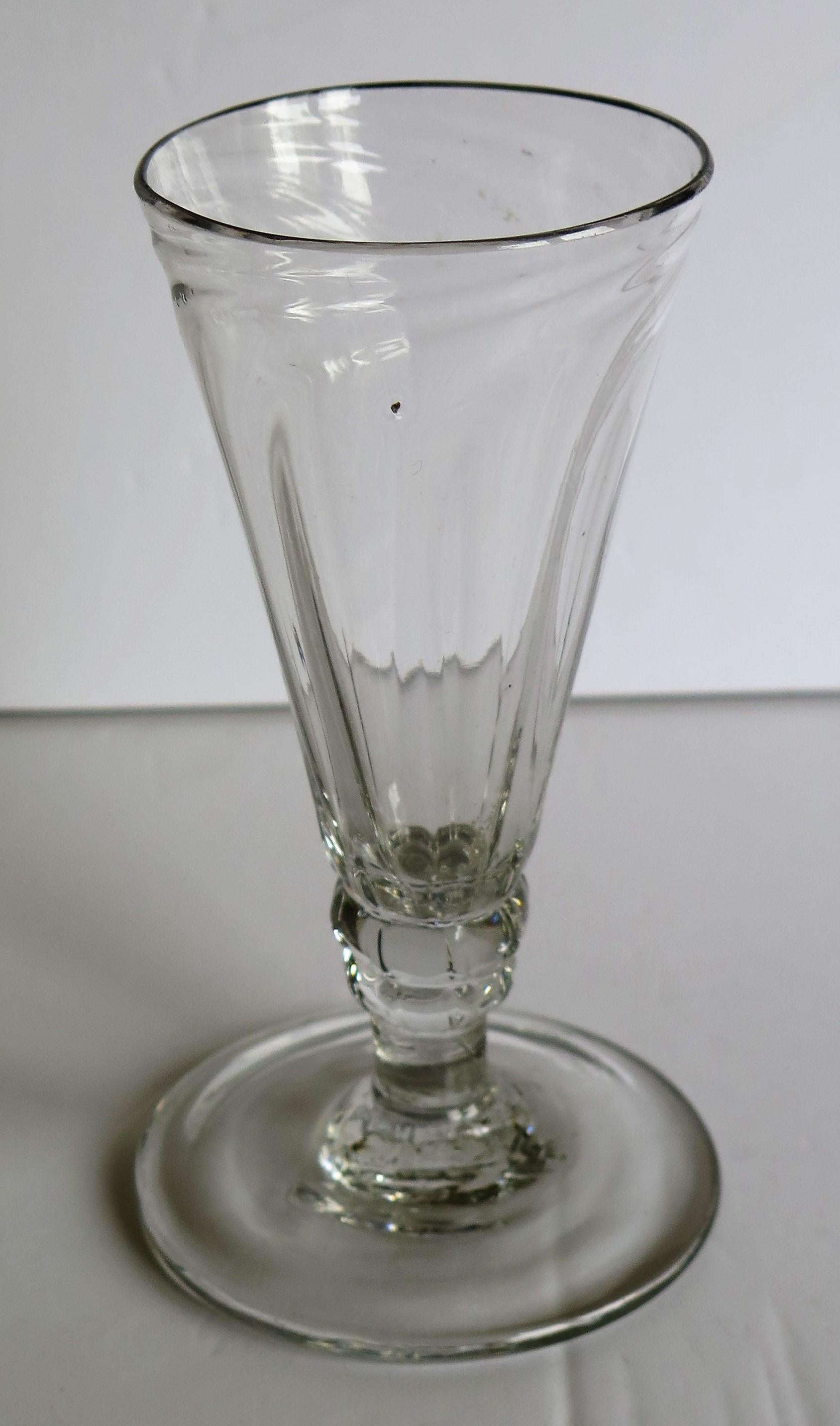 Vaso enano para beber cerveza de mediados del siglo XVIII Cuenco soplado a mano, inglés Ca 1760 en venta 1